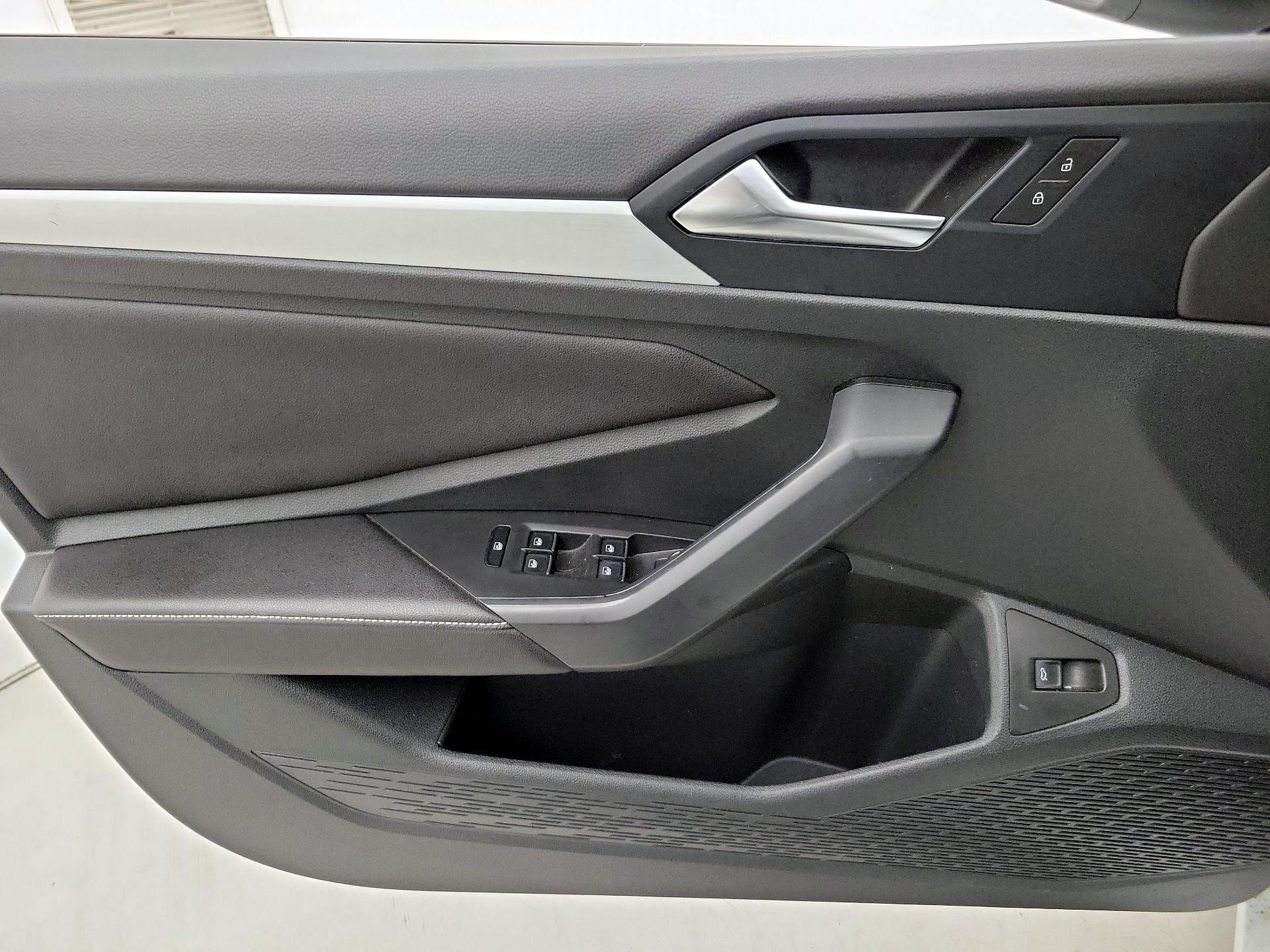Thumbnail: 2025 Volkswagen Jetta - 12