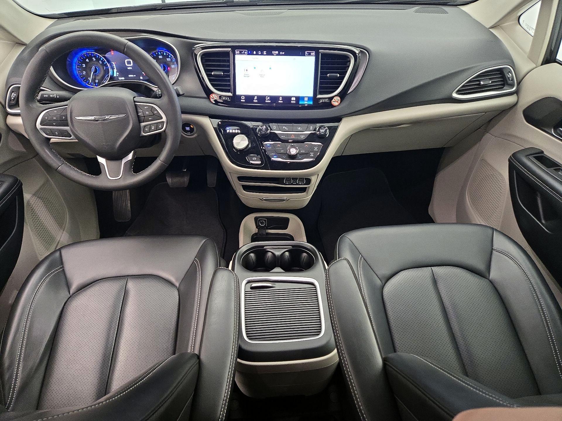 Thumbnail: 2023 Chrysler Pacifica - 9