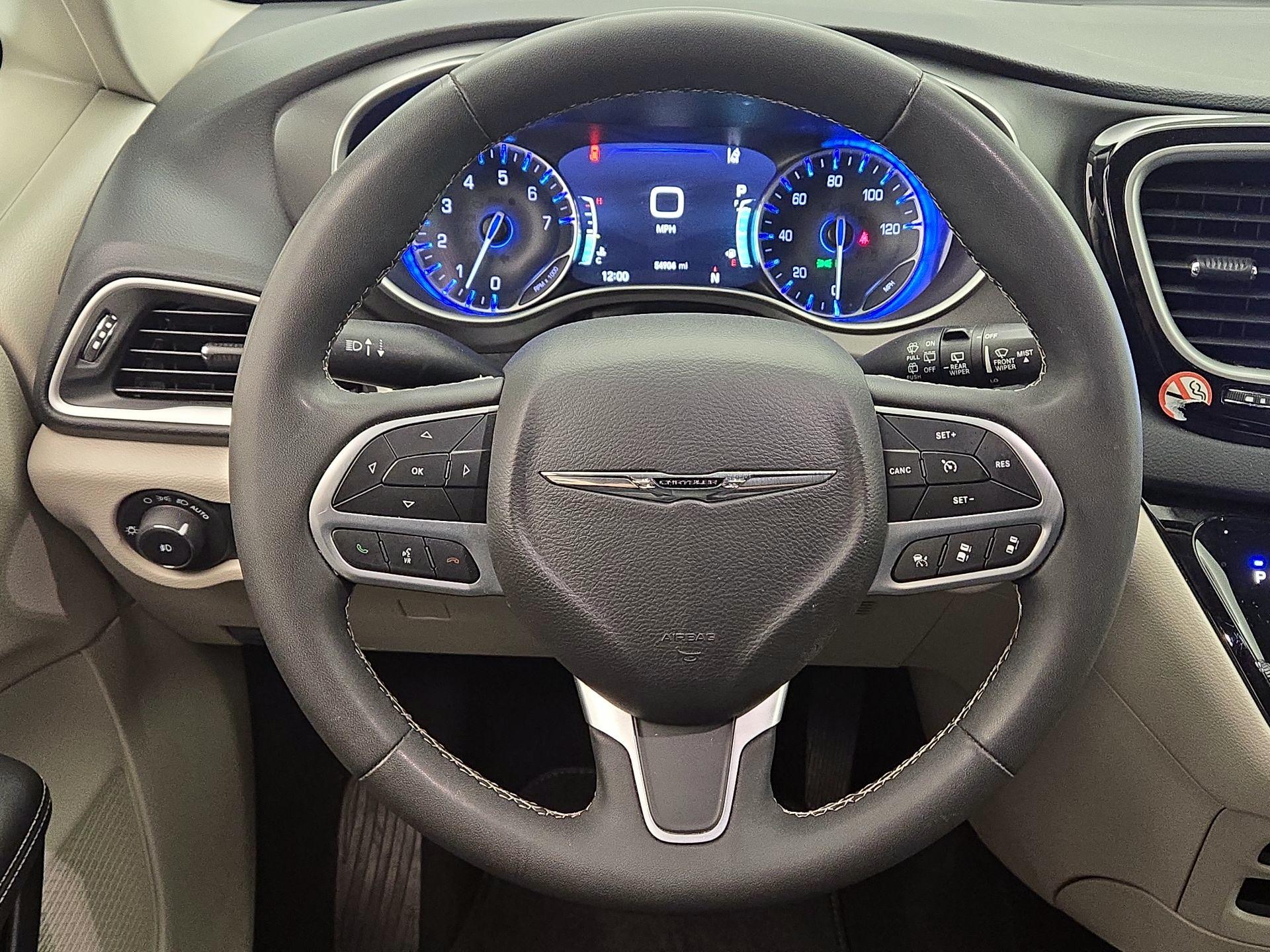 Thumbnail: 2023 Chrysler Pacifica - 10