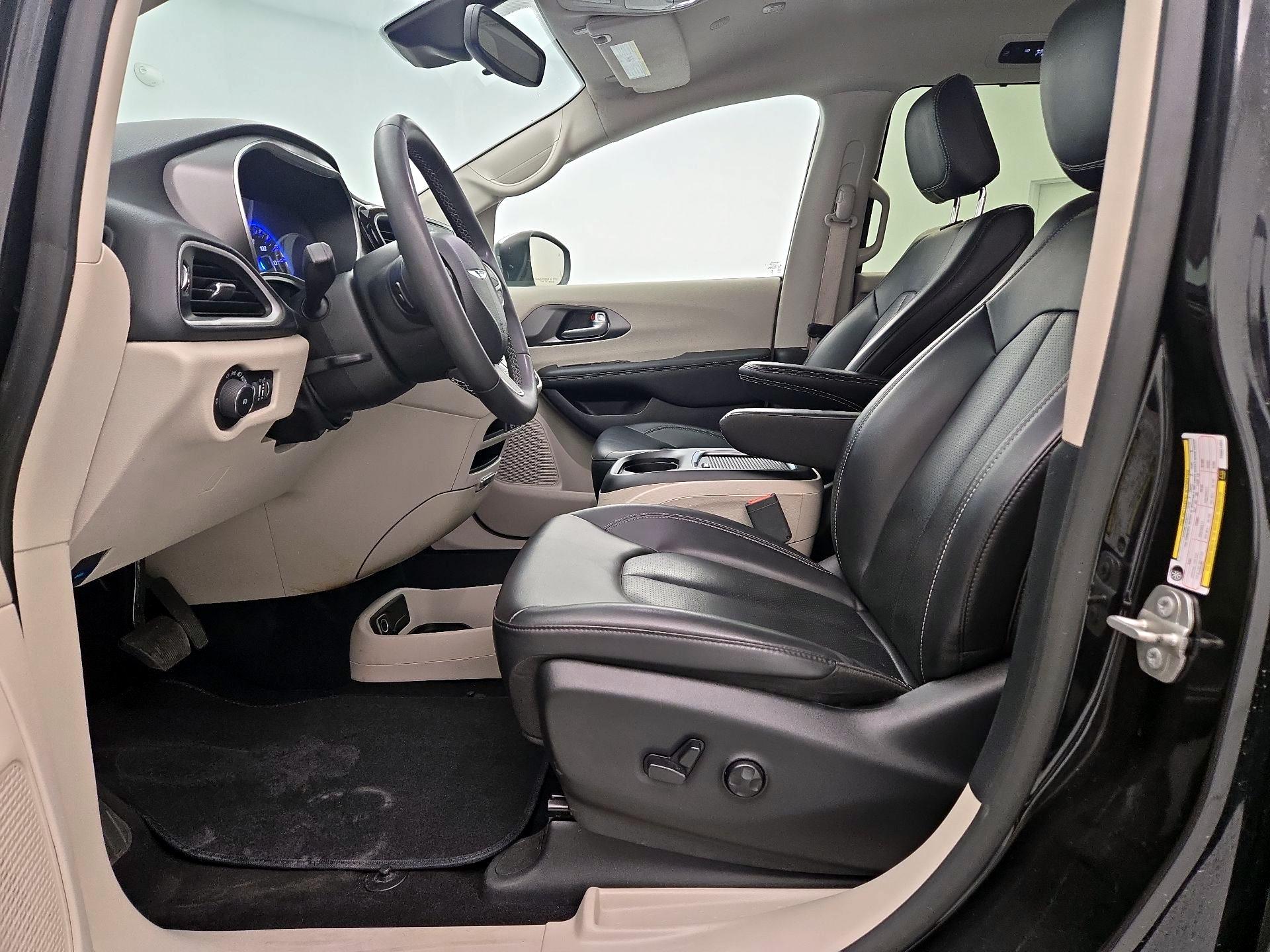 Thumbnail: 2023 Chrysler Pacifica - 11