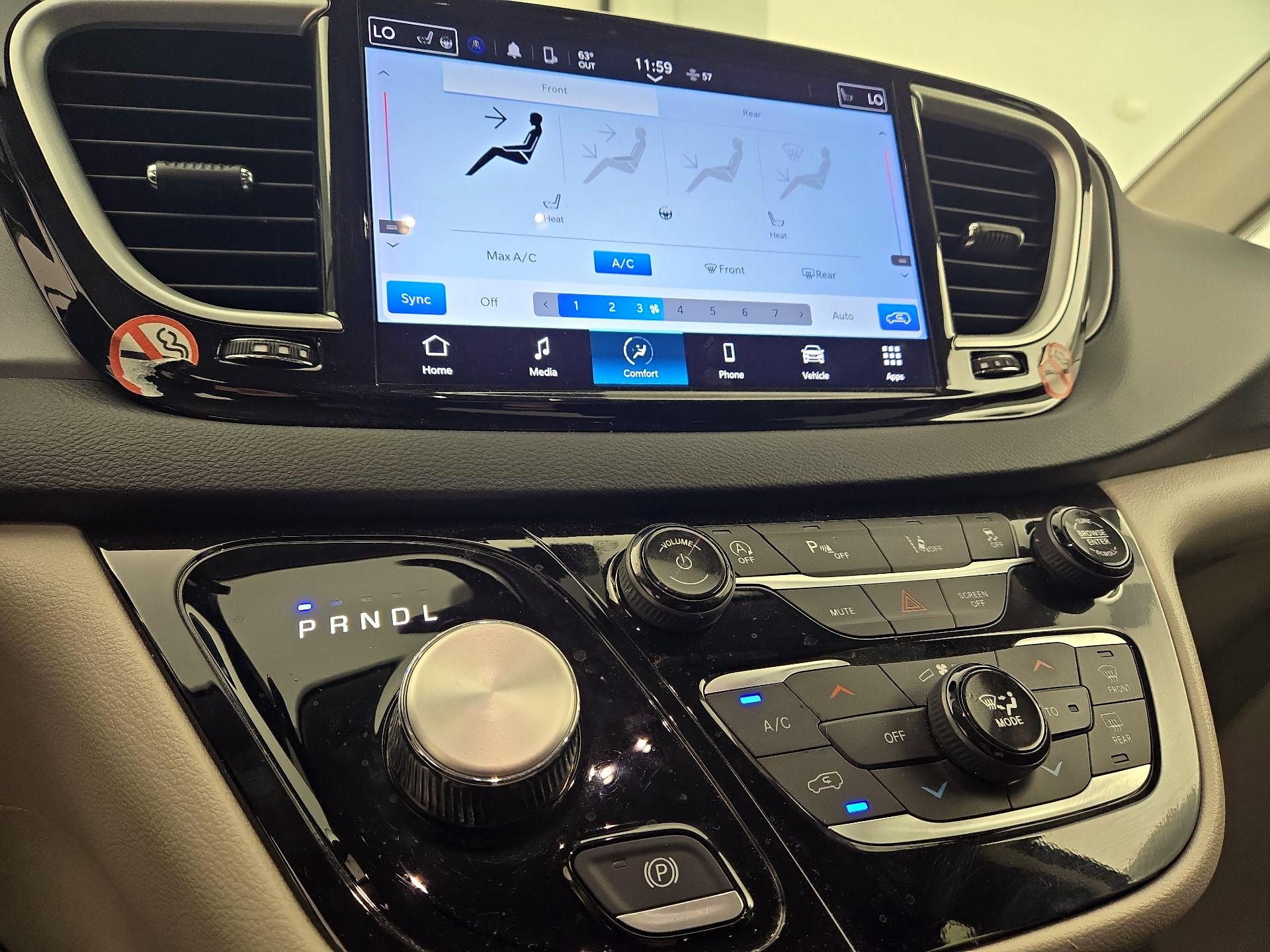 Thumbnail: 2023 Chrysler Pacifica - 16