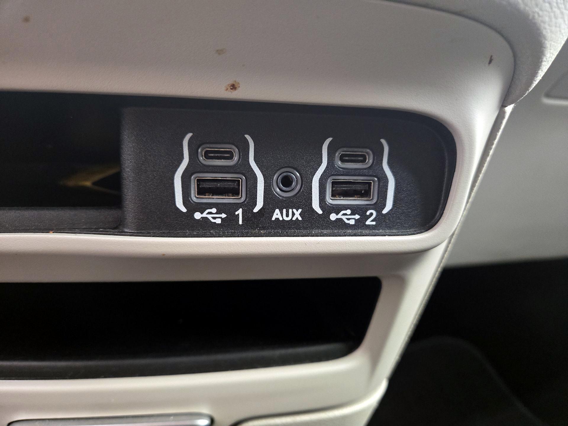 Thumbnail: 2023 Chrysler Pacifica - 18