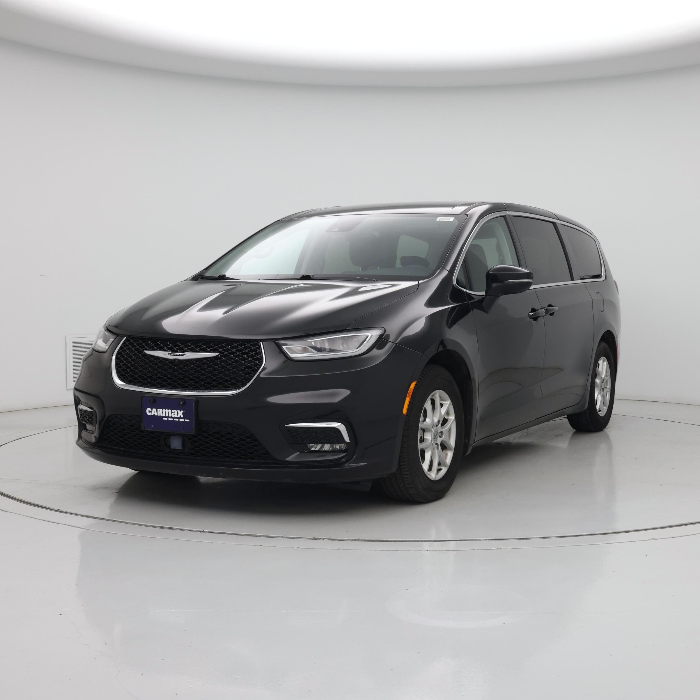 Thumbnail: 2023 Chrysler Pacifica - 4