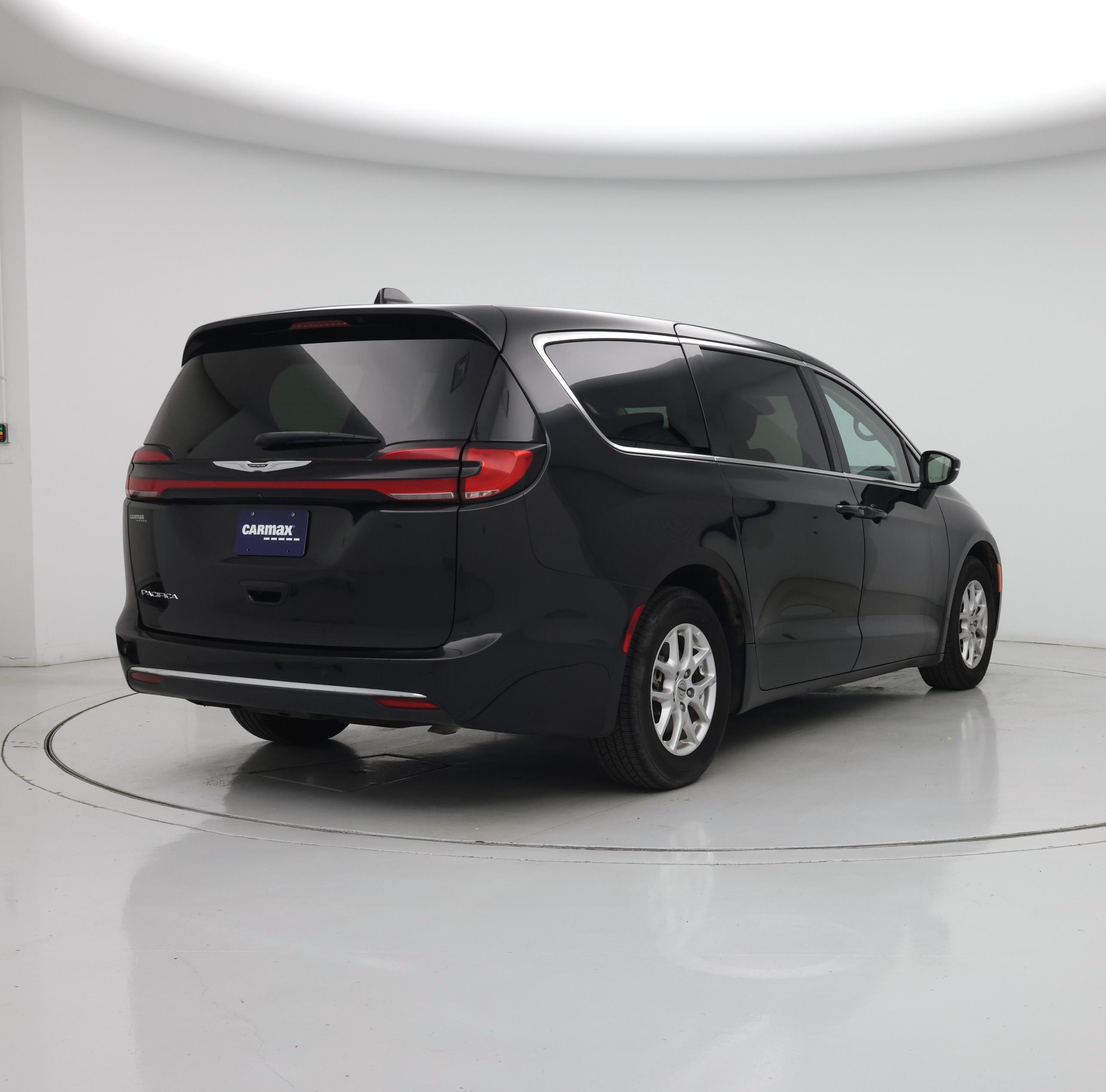 Thumbnail: 2023 Chrysler Pacifica - 8