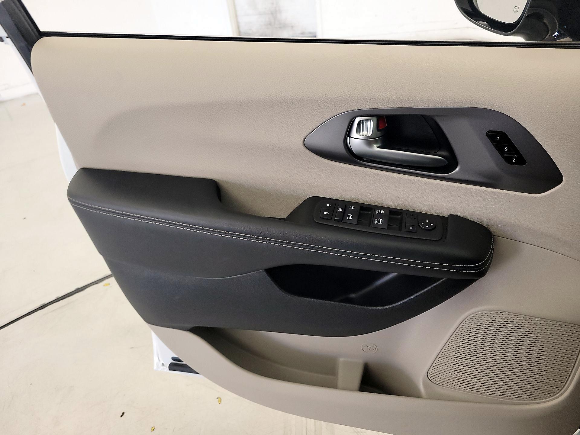 Thumbnail: 2024 Chrysler Pacifica - 12