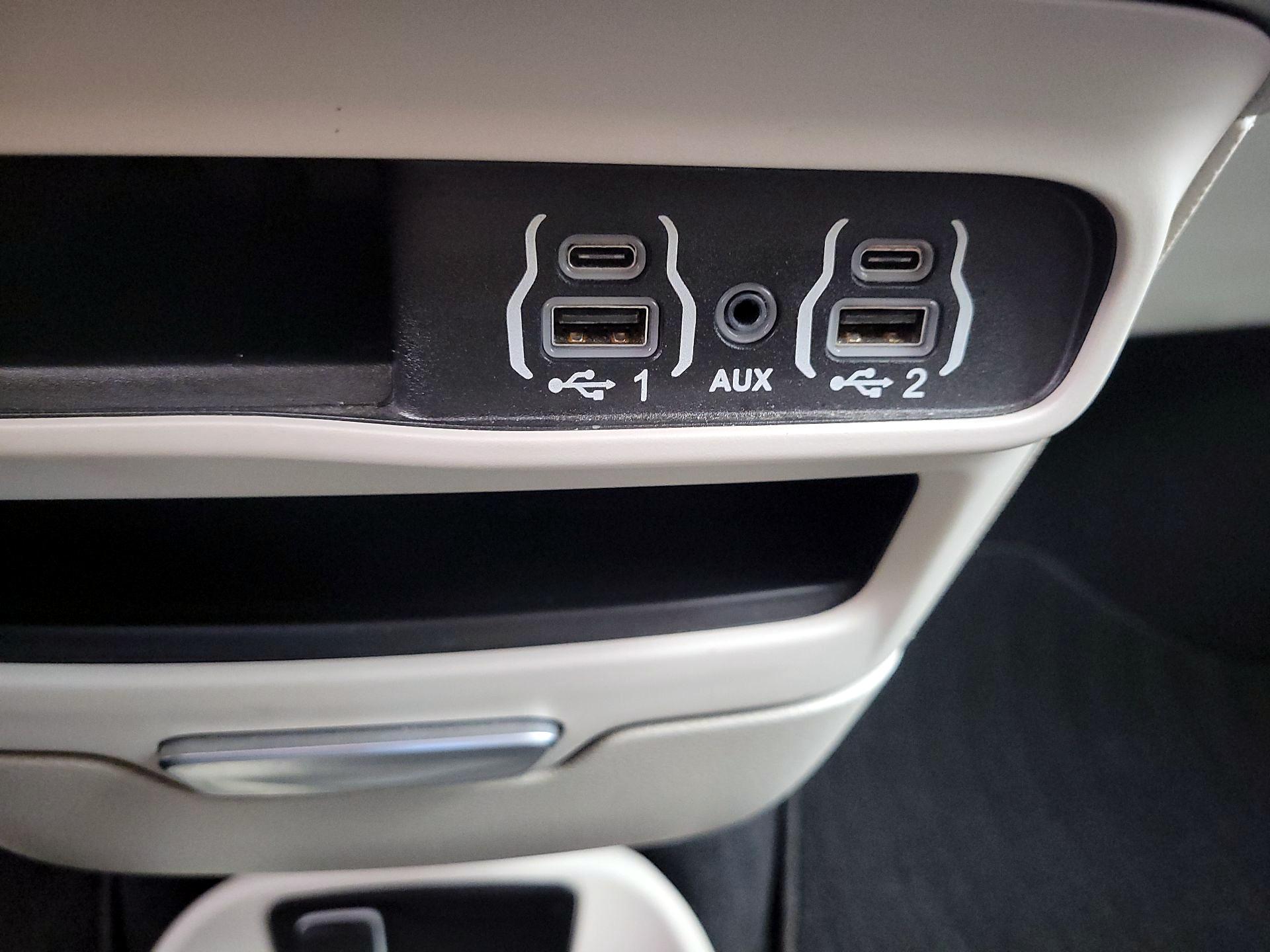 Thumbnail: 2024 Chrysler Pacifica - 18