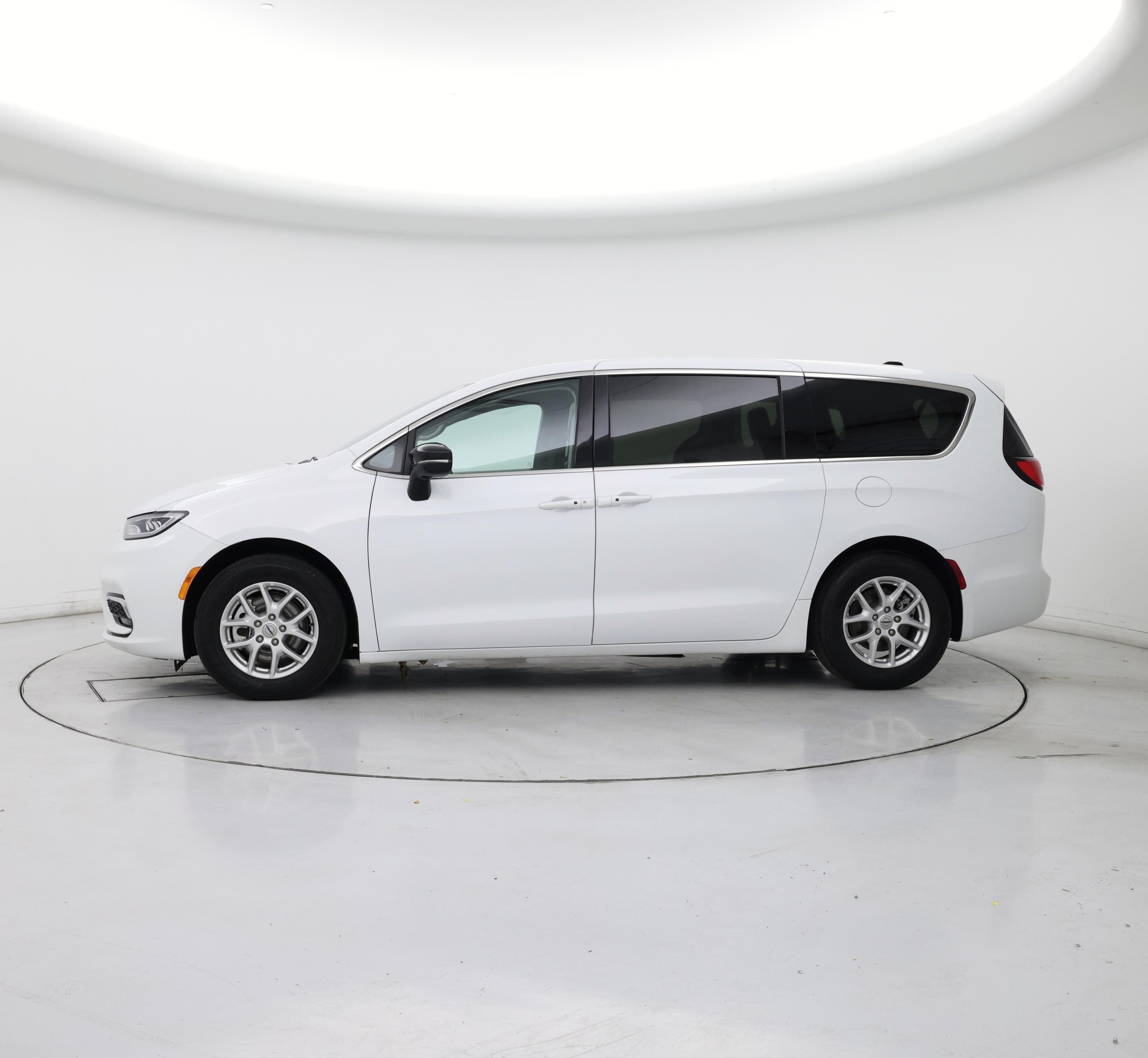 Thumbnail: 2024 Chrysler Pacifica - 3