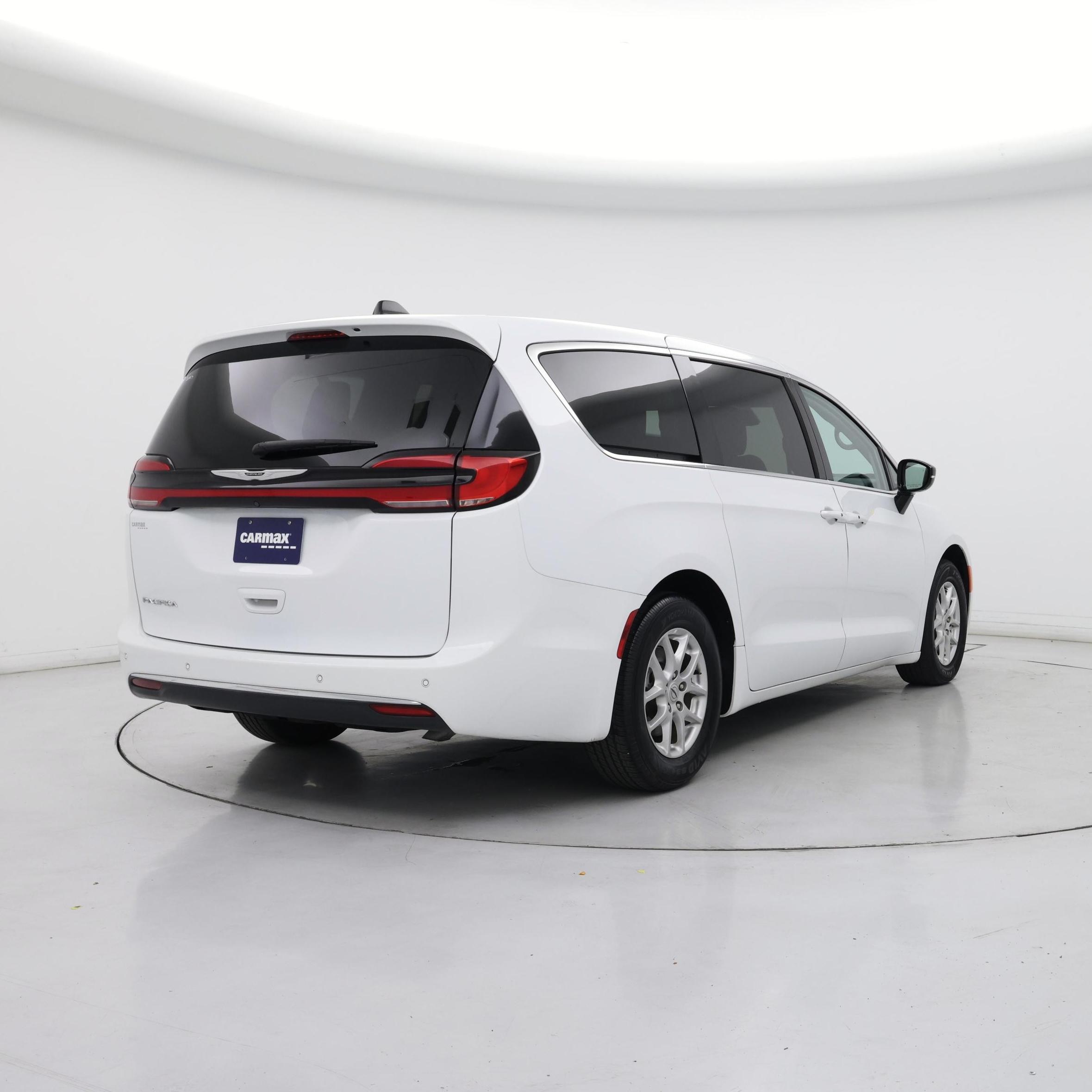 Thumbnail: 2024 Chrysler Pacifica - 8