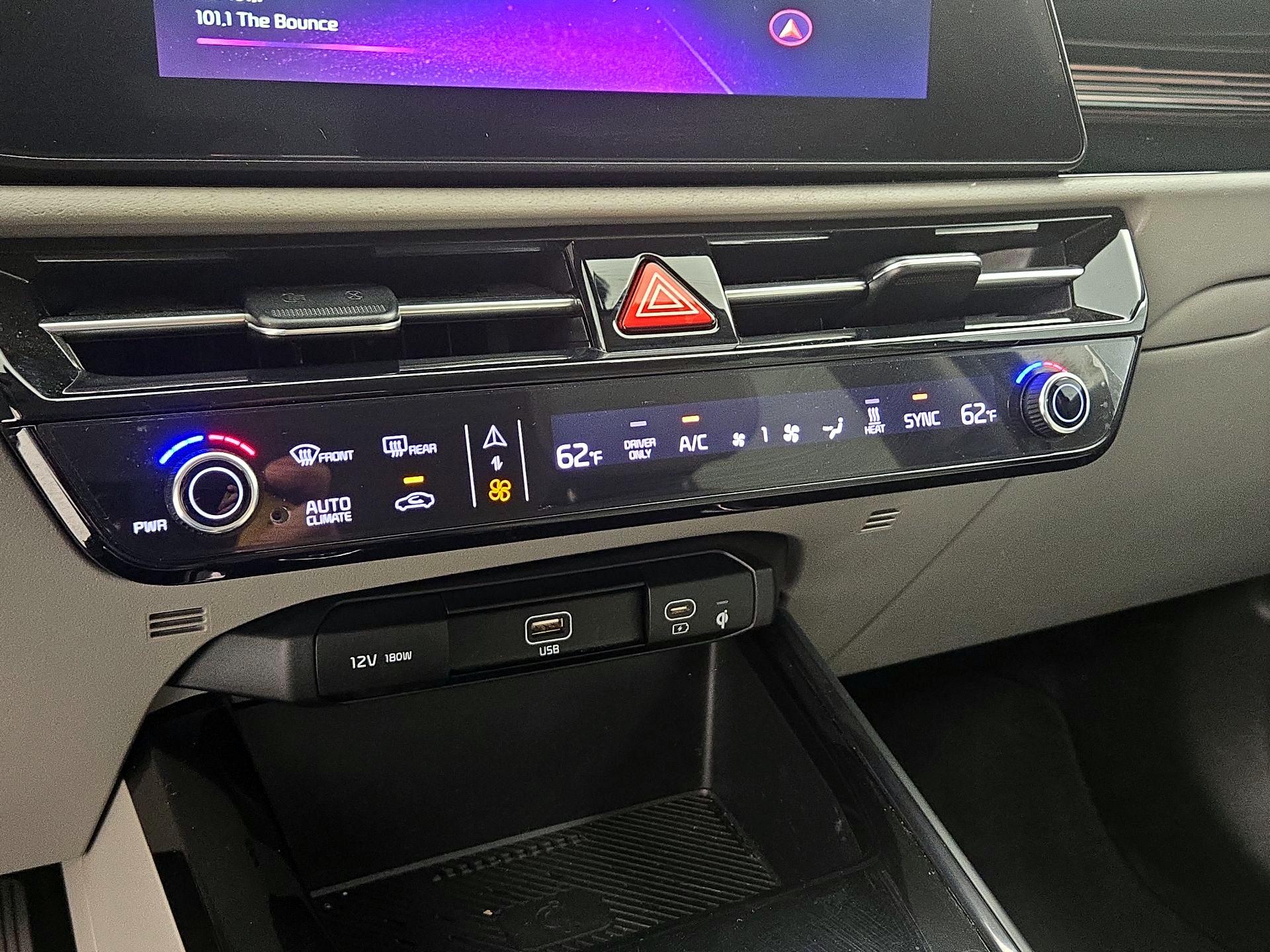 Thumbnail: 2023 Kia Niro - 17