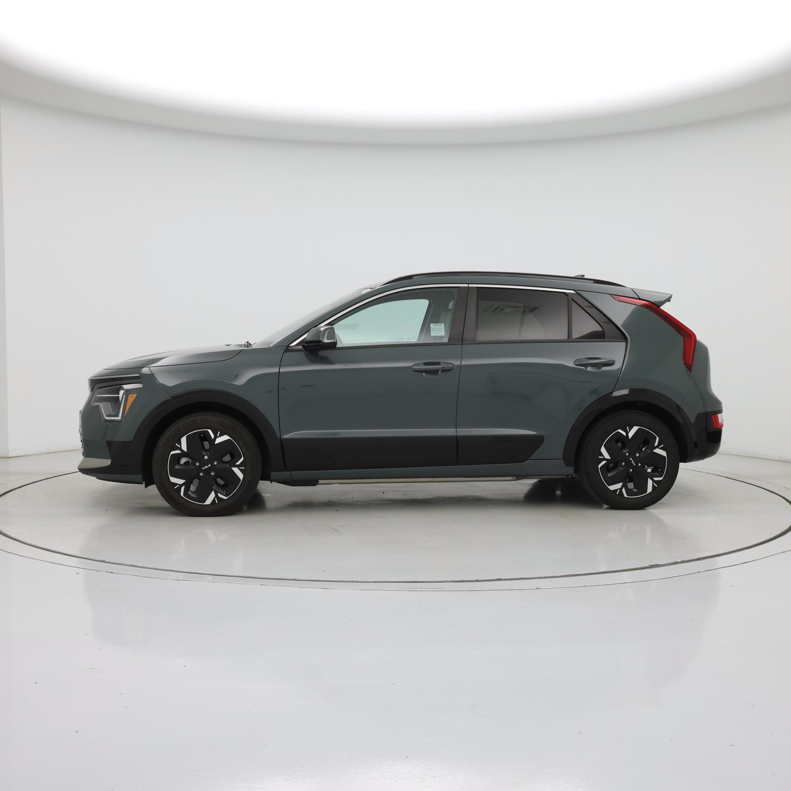 Thumbnail: 2023 Kia Niro - 3