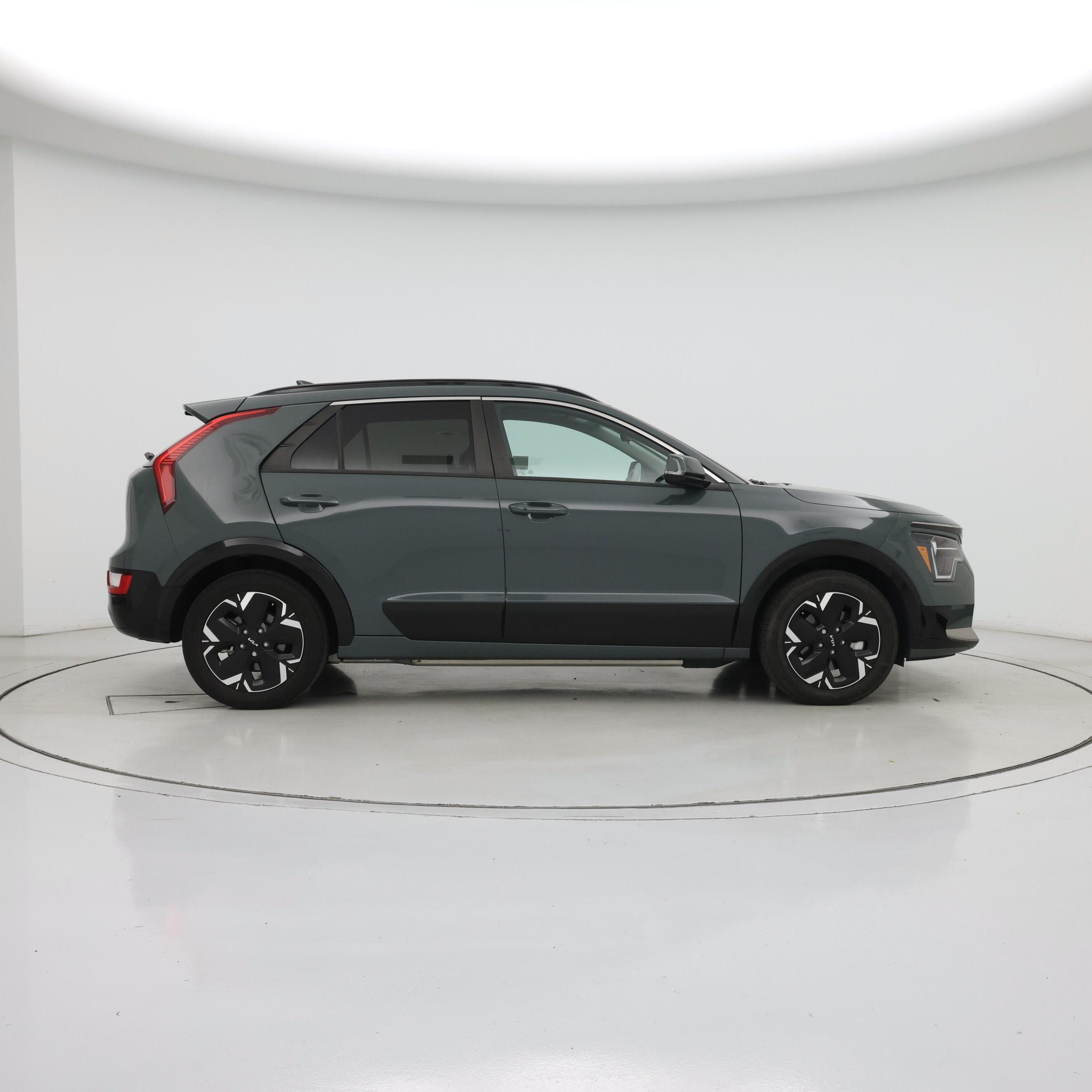 Thumbnail: 2023 Kia Niro - 7