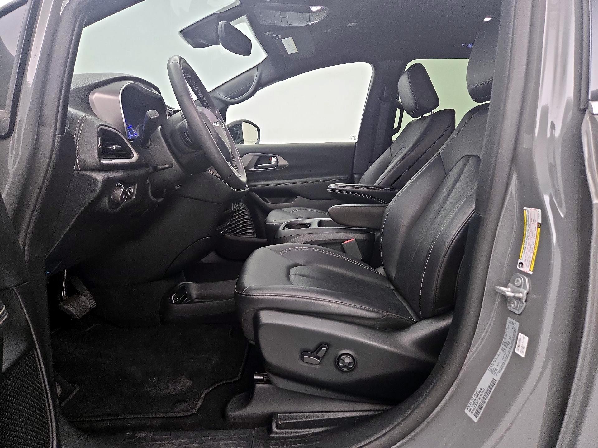 Thumbnail: 2025 Chrysler Pacifica - 11