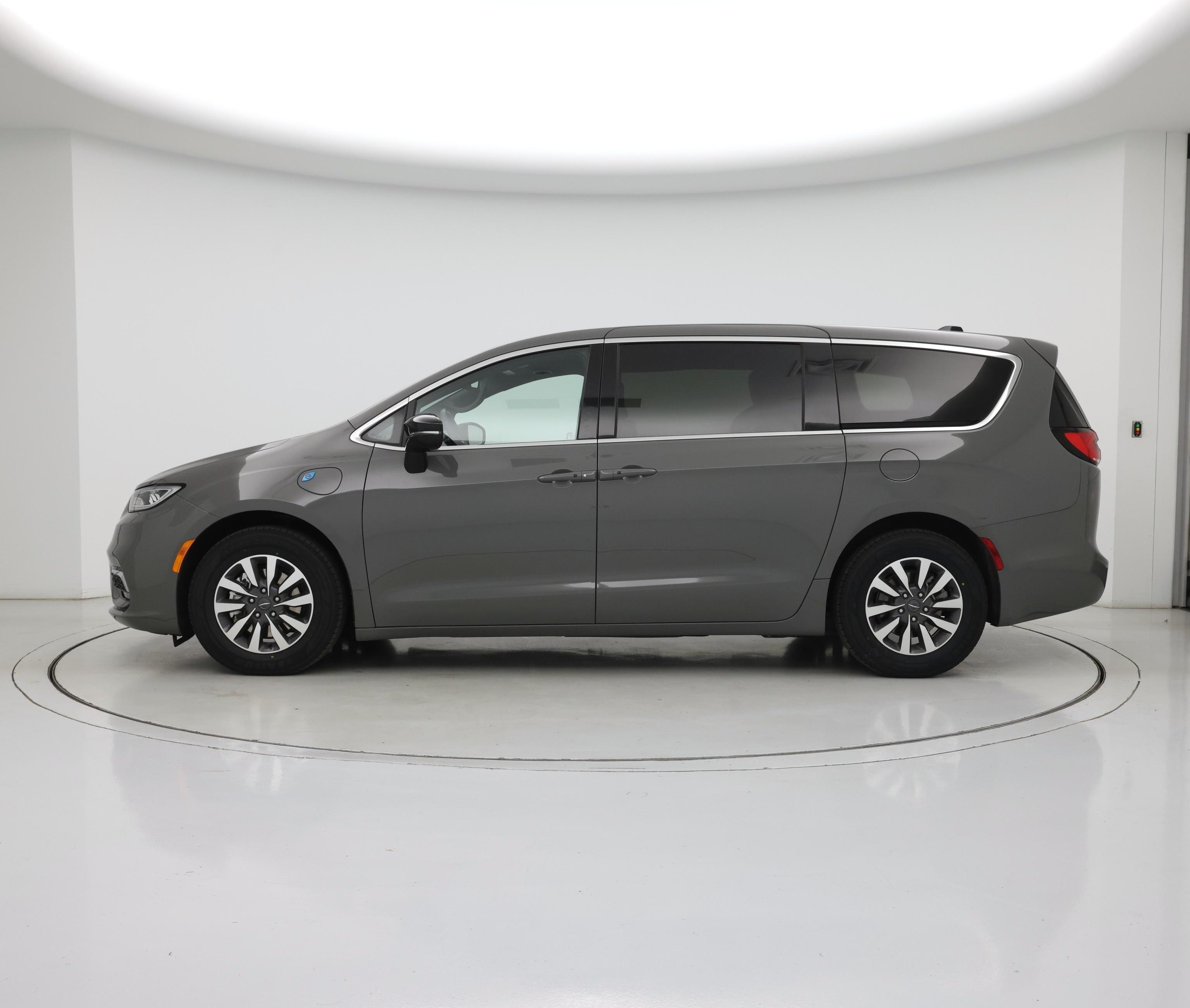 Thumbnail: 2025 Chrysler Pacifica - 3