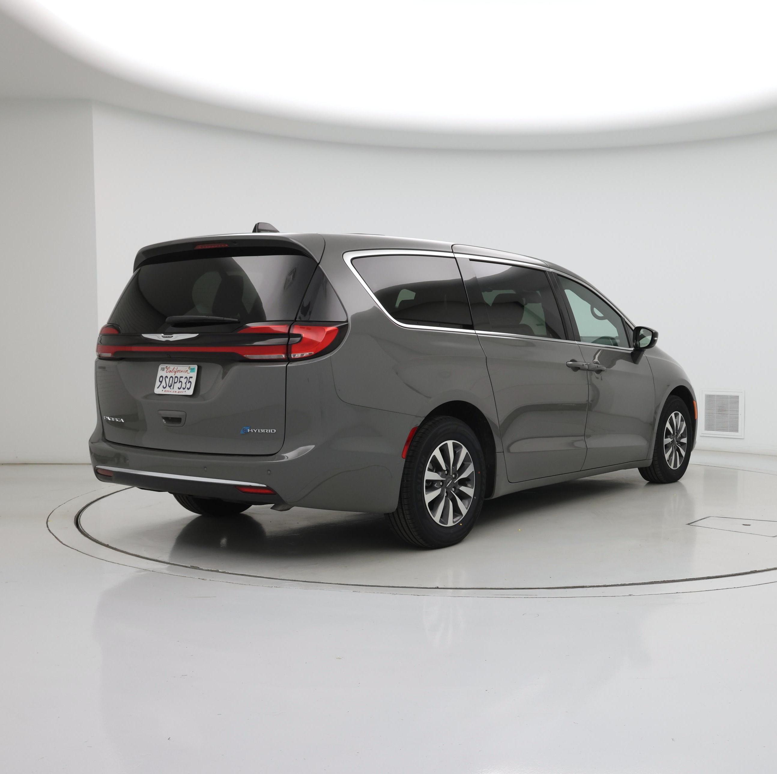 Thumbnail: 2025 Chrysler Pacifica - 8