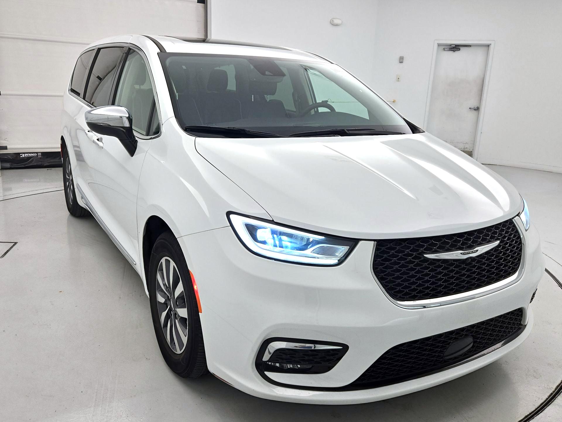 Thumbnail: 2023 Chrysler Pacifica - 1