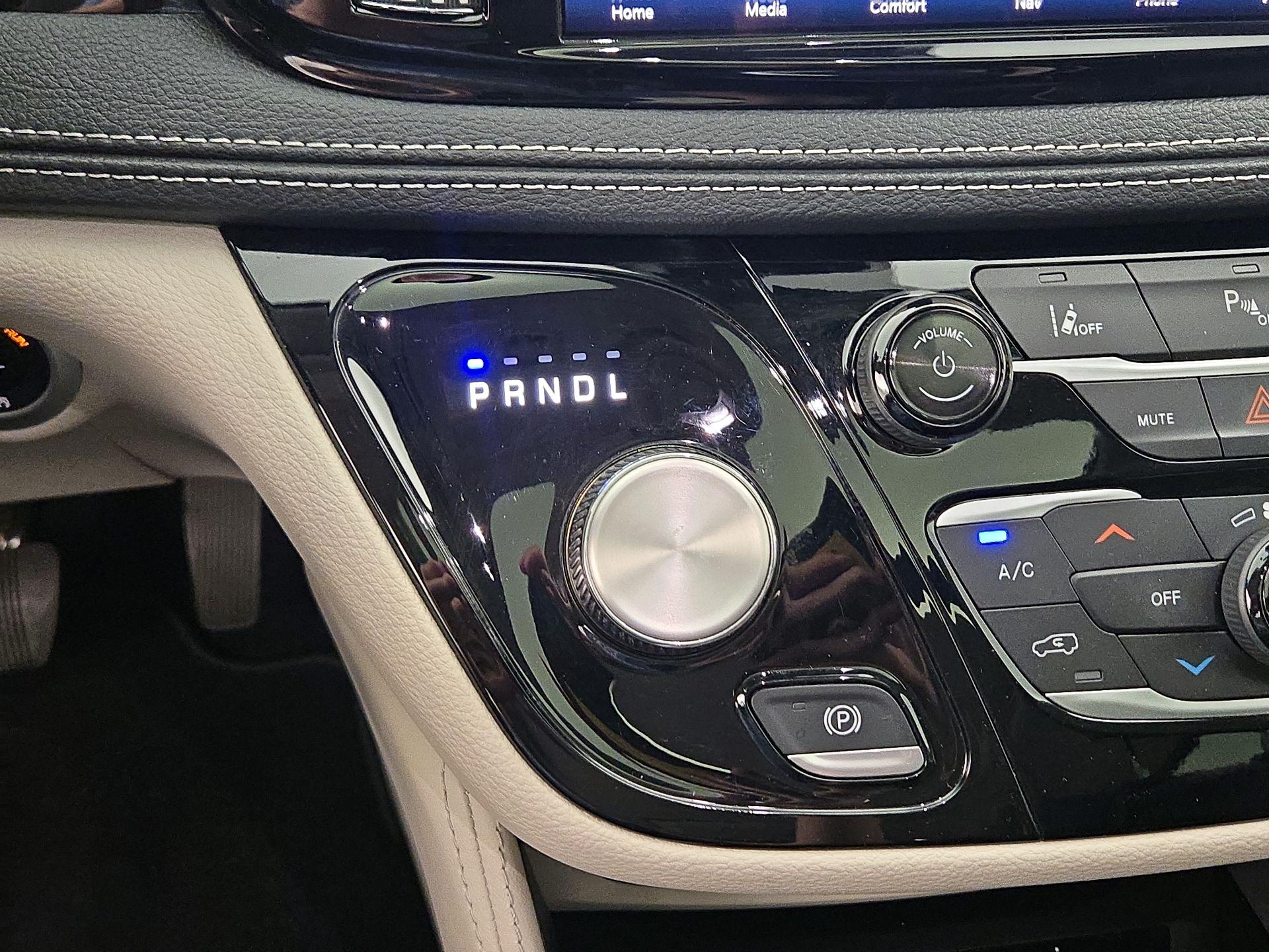 Thumbnail: 2023 Chrysler Pacifica - 16