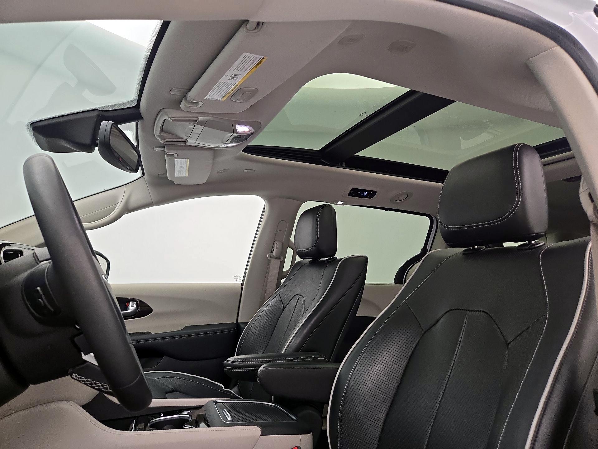 Thumbnail: 2023 Chrysler Pacifica - 18