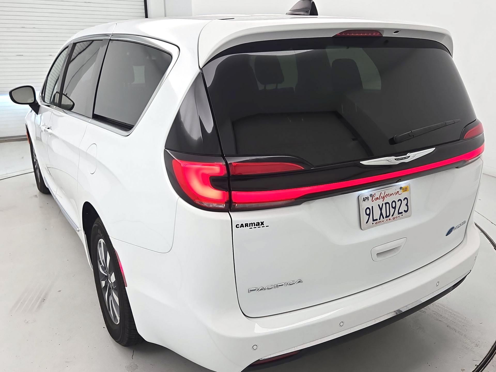 Thumbnail: 2023 Chrysler Pacifica - 7