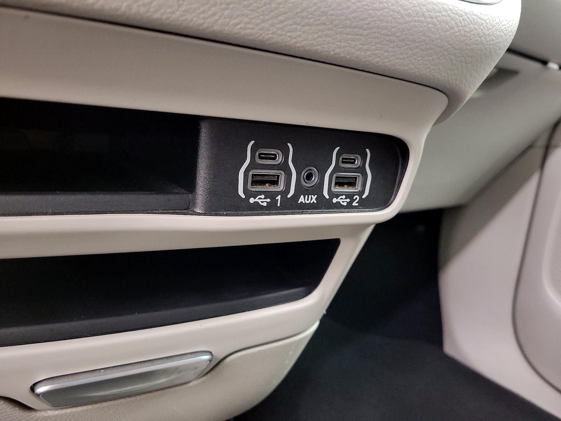 Thumbnail: 2024 Chrysler Pacifica - 18