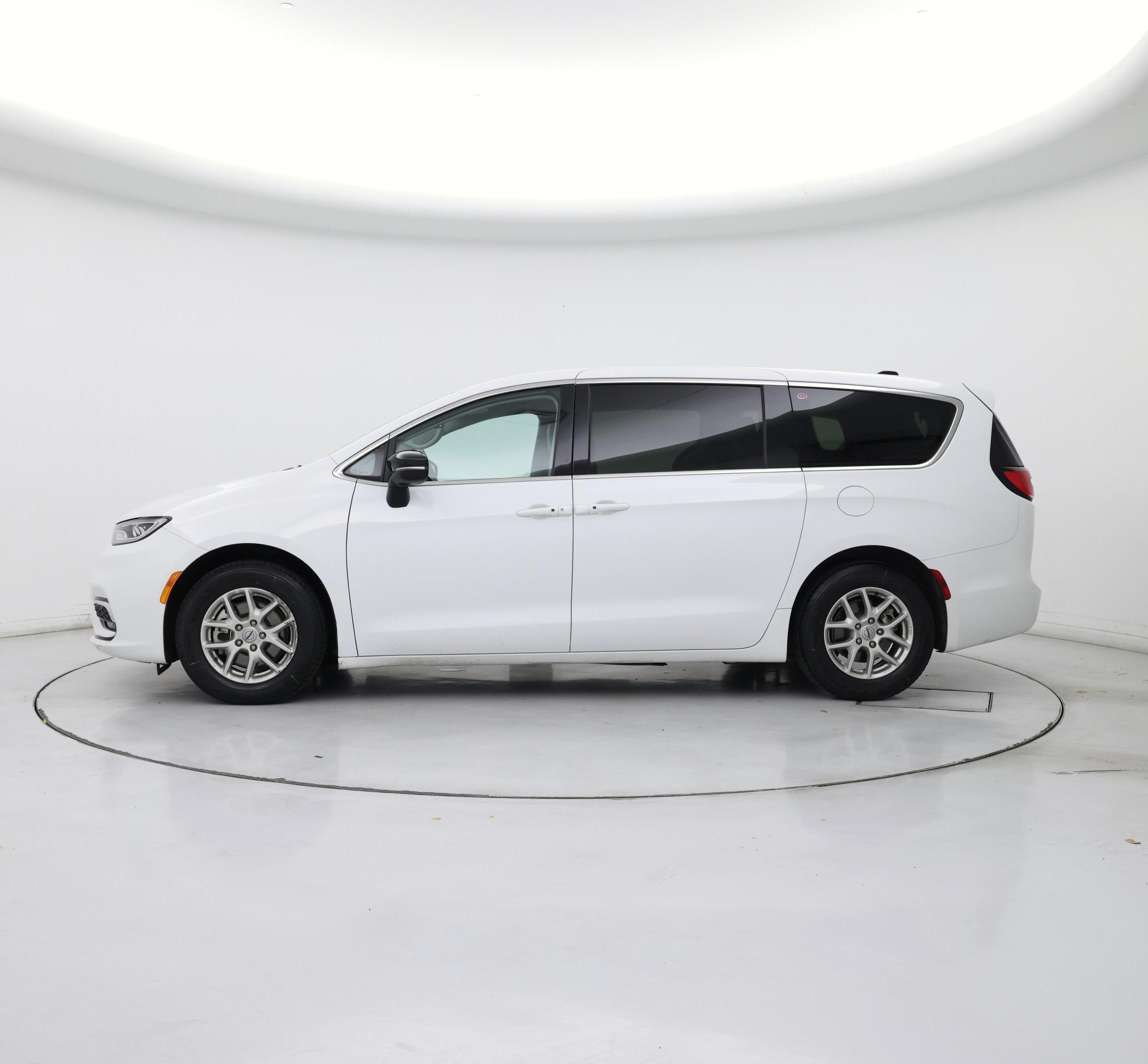 Thumbnail: 2024 Chrysler Pacifica - 3