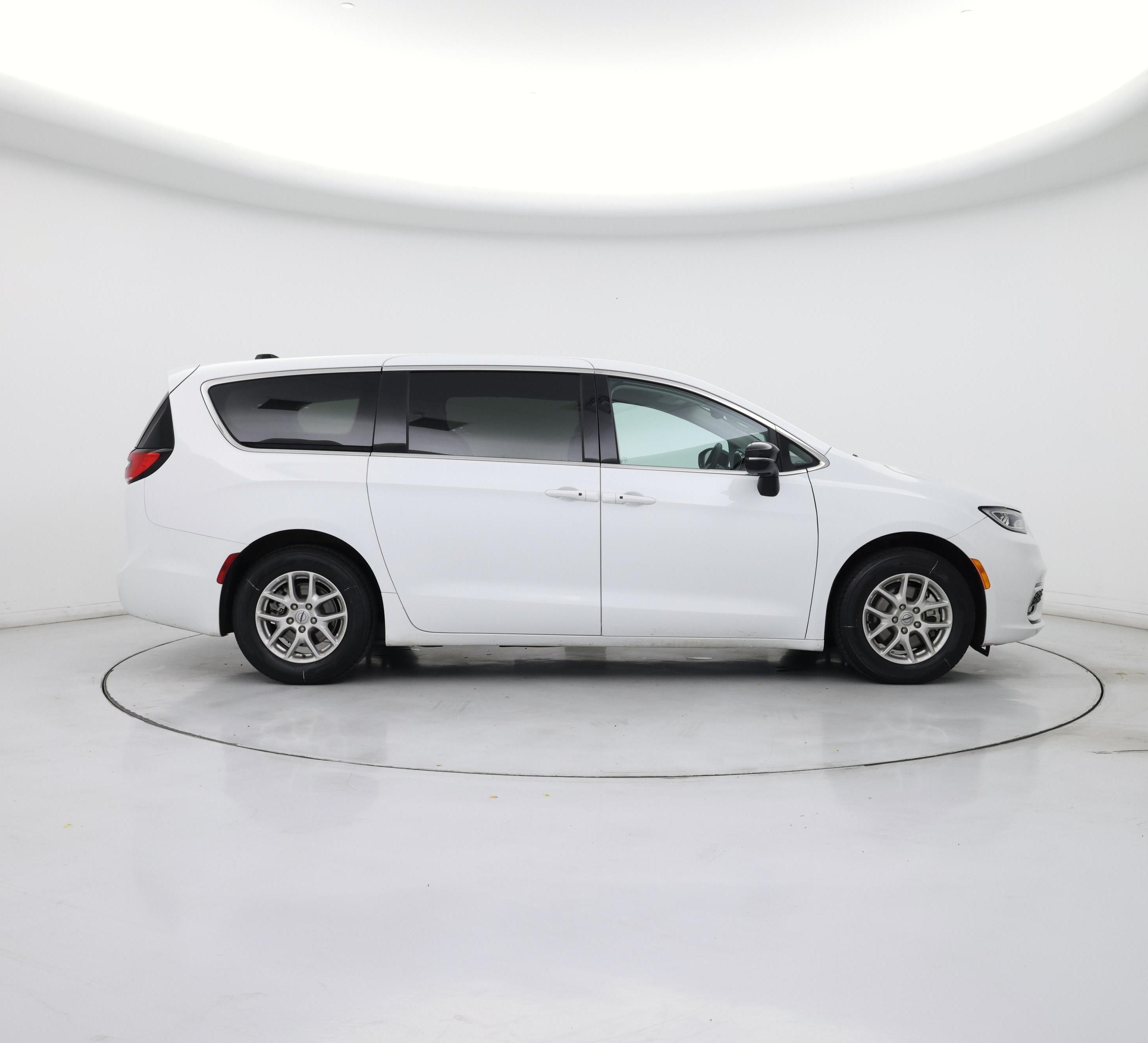 Thumbnail: 2024 Chrysler Pacifica - 7