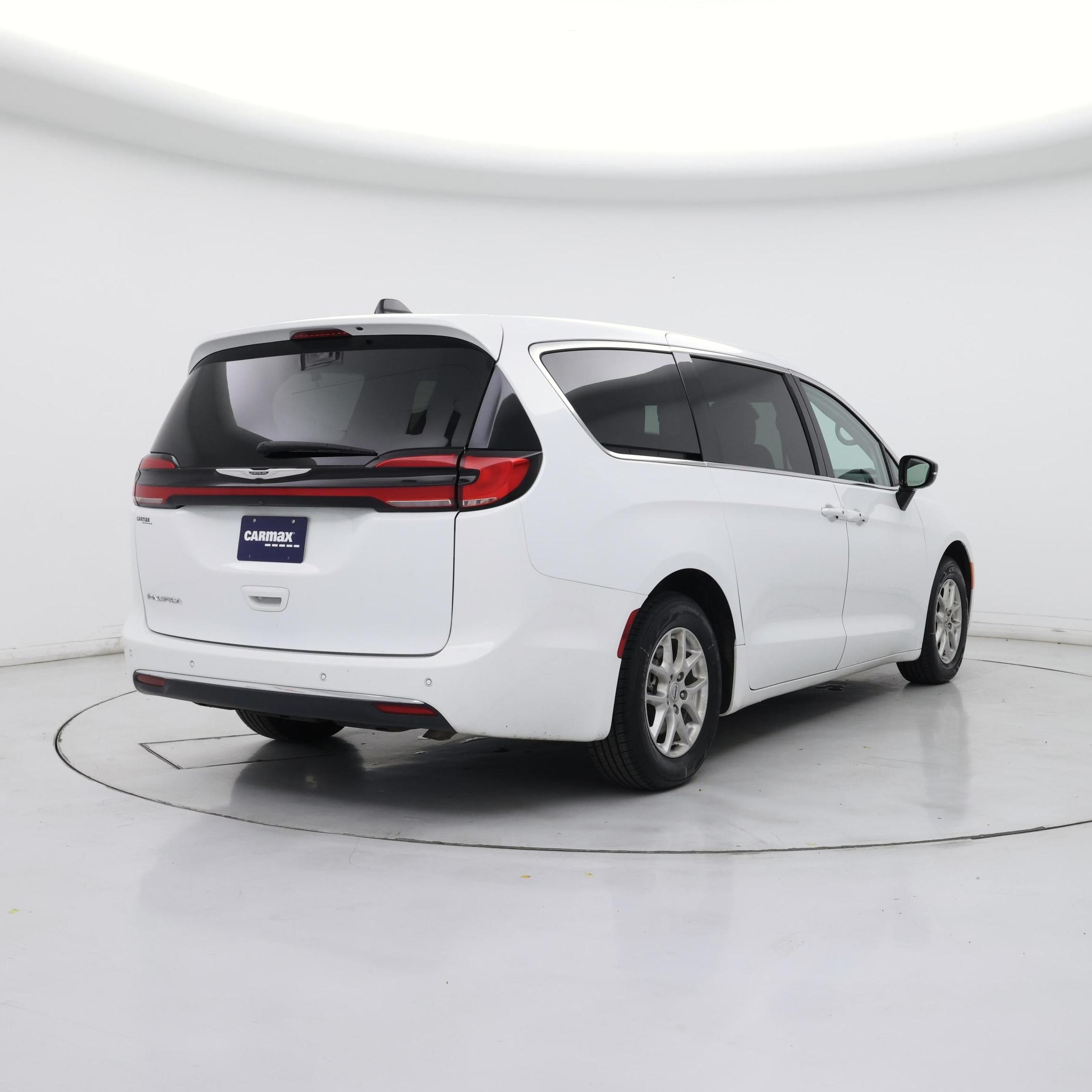 Thumbnail: 2024 Chrysler Pacifica - 8