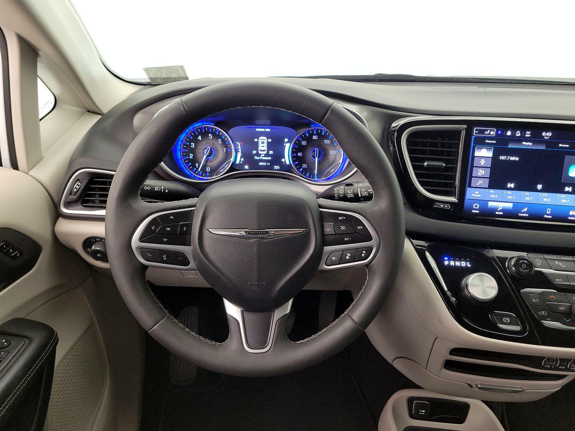 Thumbnail: 2024 Chrysler Pacifica - 10