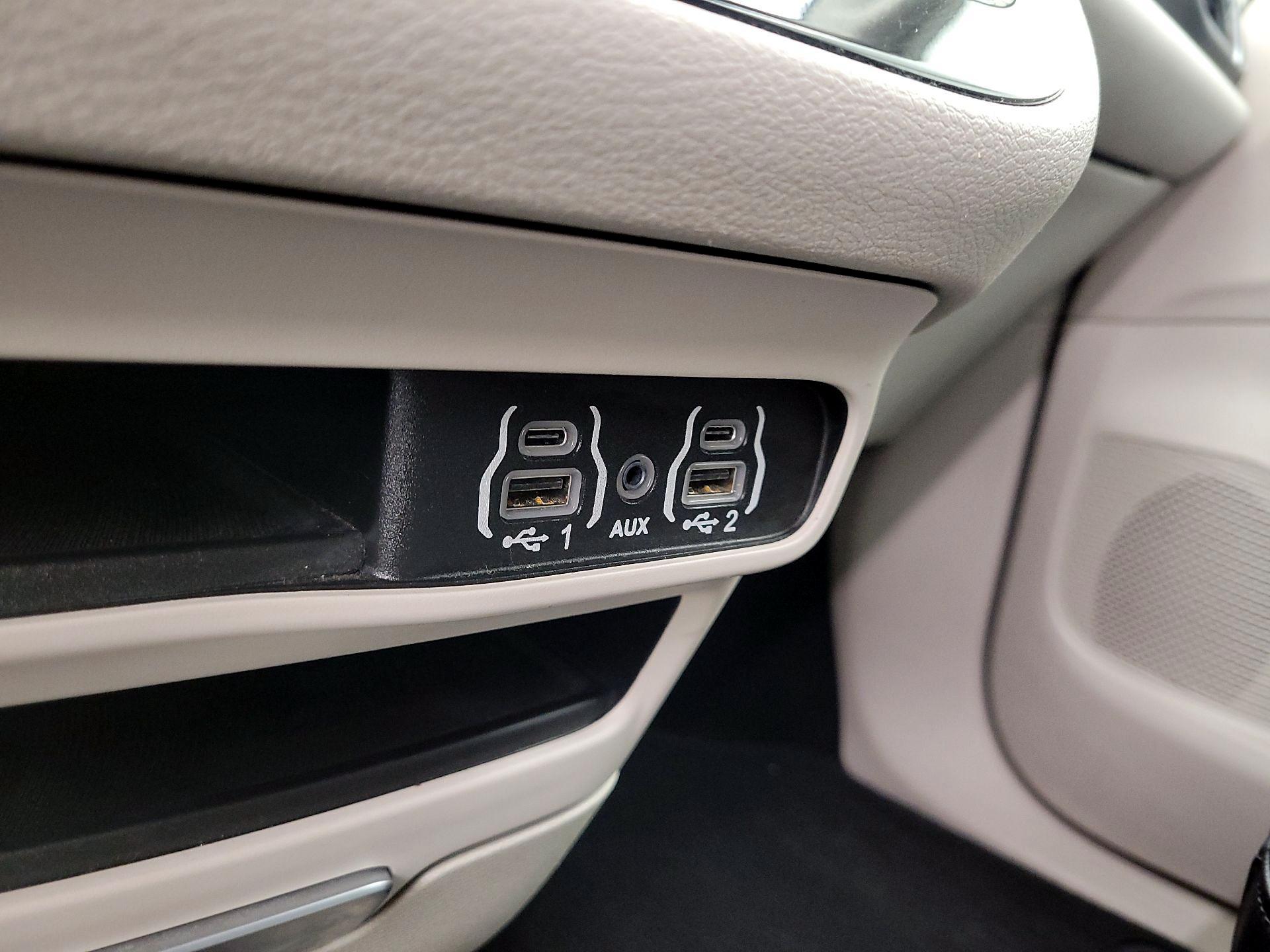 Thumbnail: 2024 Chrysler Pacifica - 18