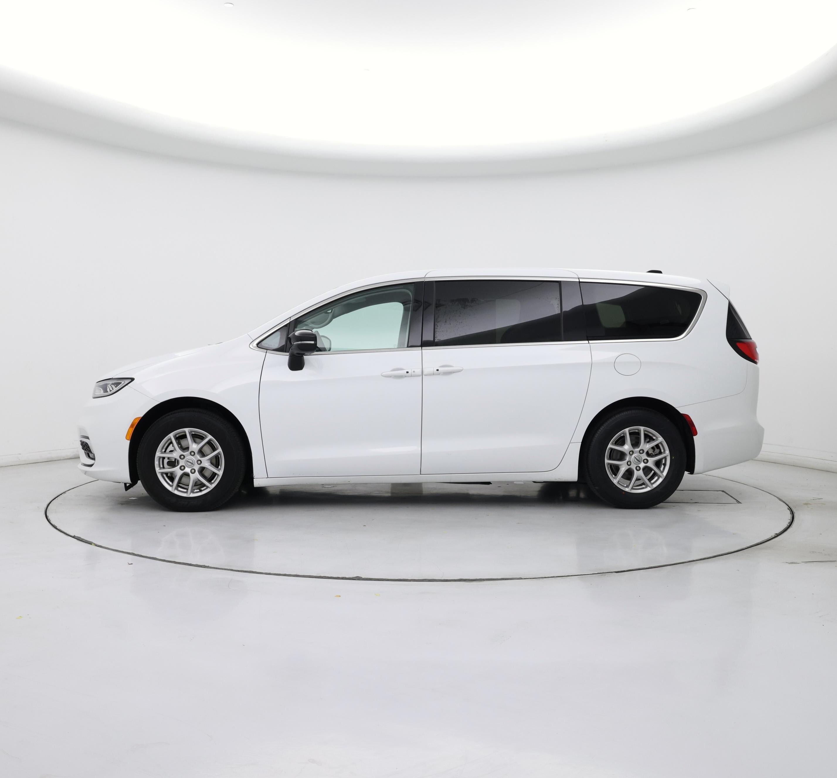 Thumbnail: 2024 Chrysler Pacifica - 3