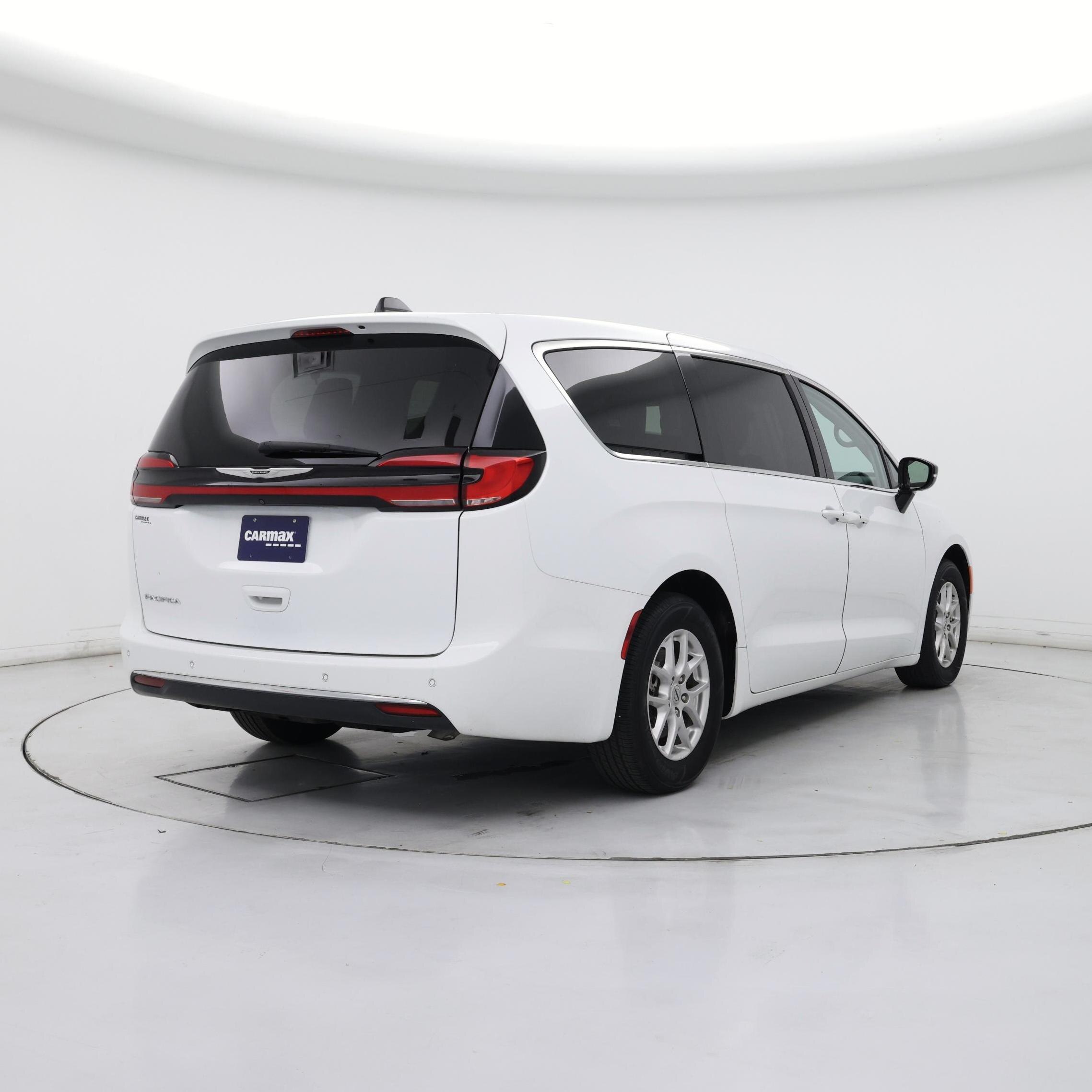 Thumbnail: 2024 Chrysler Pacifica - 8