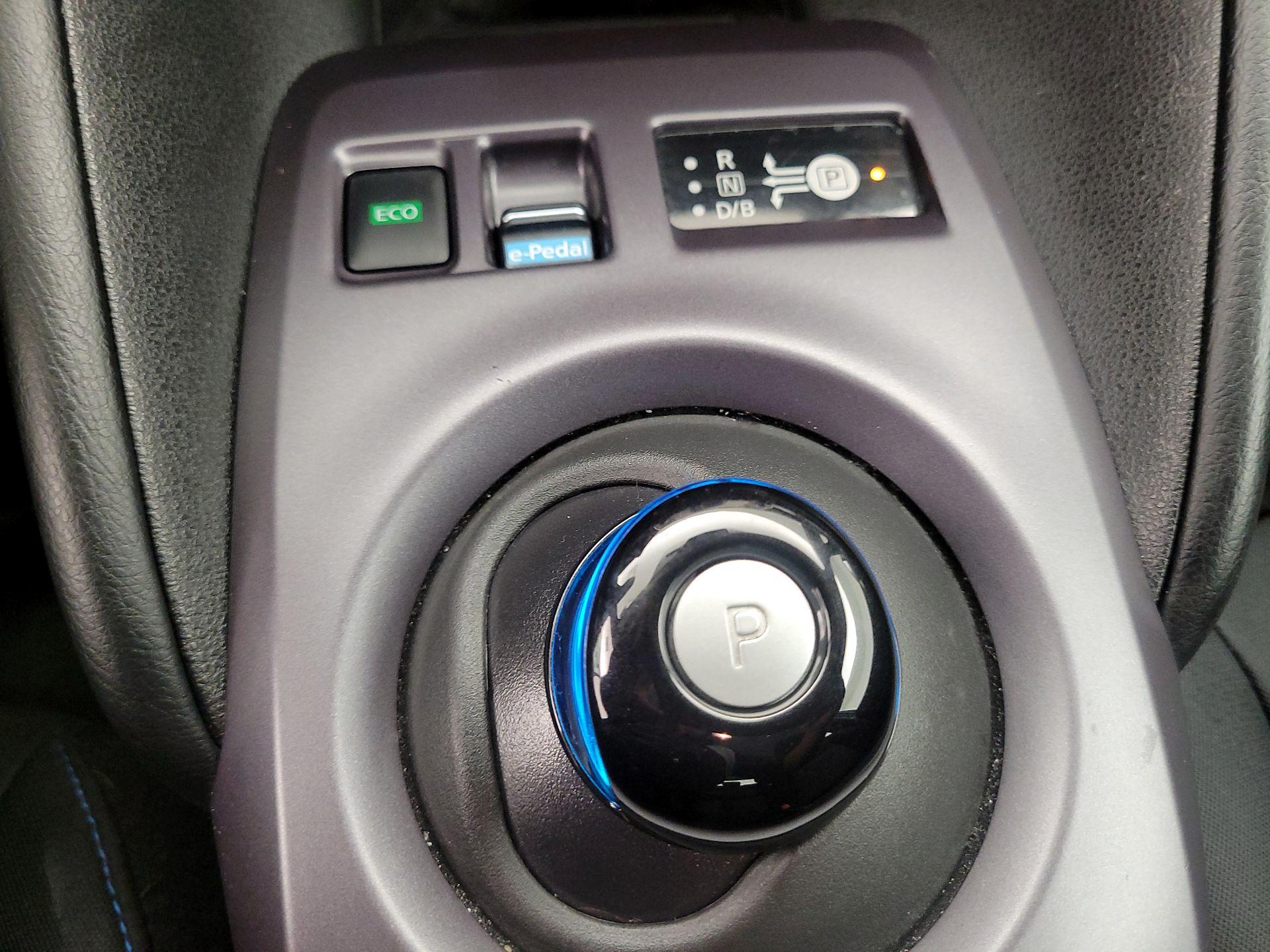 Thumbnail: 2023 Nissan Leaf - 17
