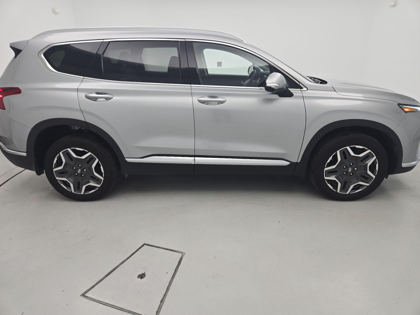 2023 Hyundai Santa Fe Limited HEV - Photo 4