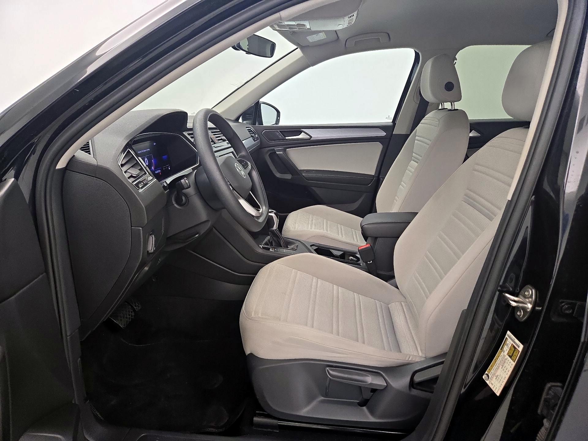 Thumbnail: 2023 Volkswagen Tiguan - 9