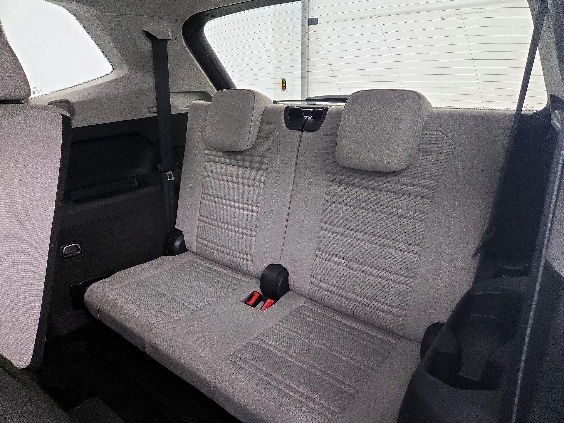 Thumbnail: 2023 Volkswagen Tiguan - 17