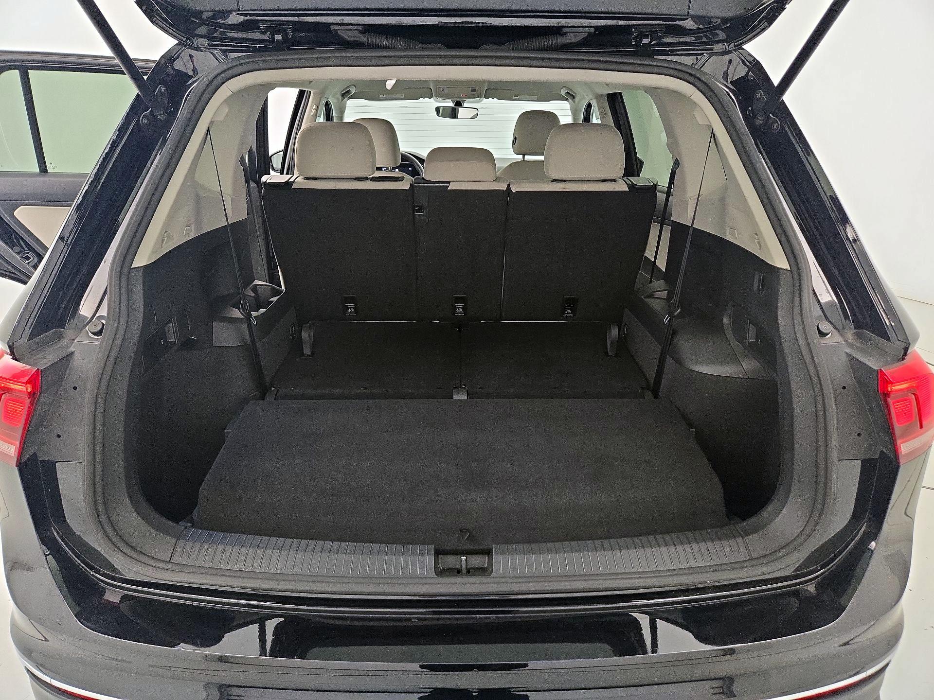 Thumbnail: 2023 Volkswagen Tiguan - 19