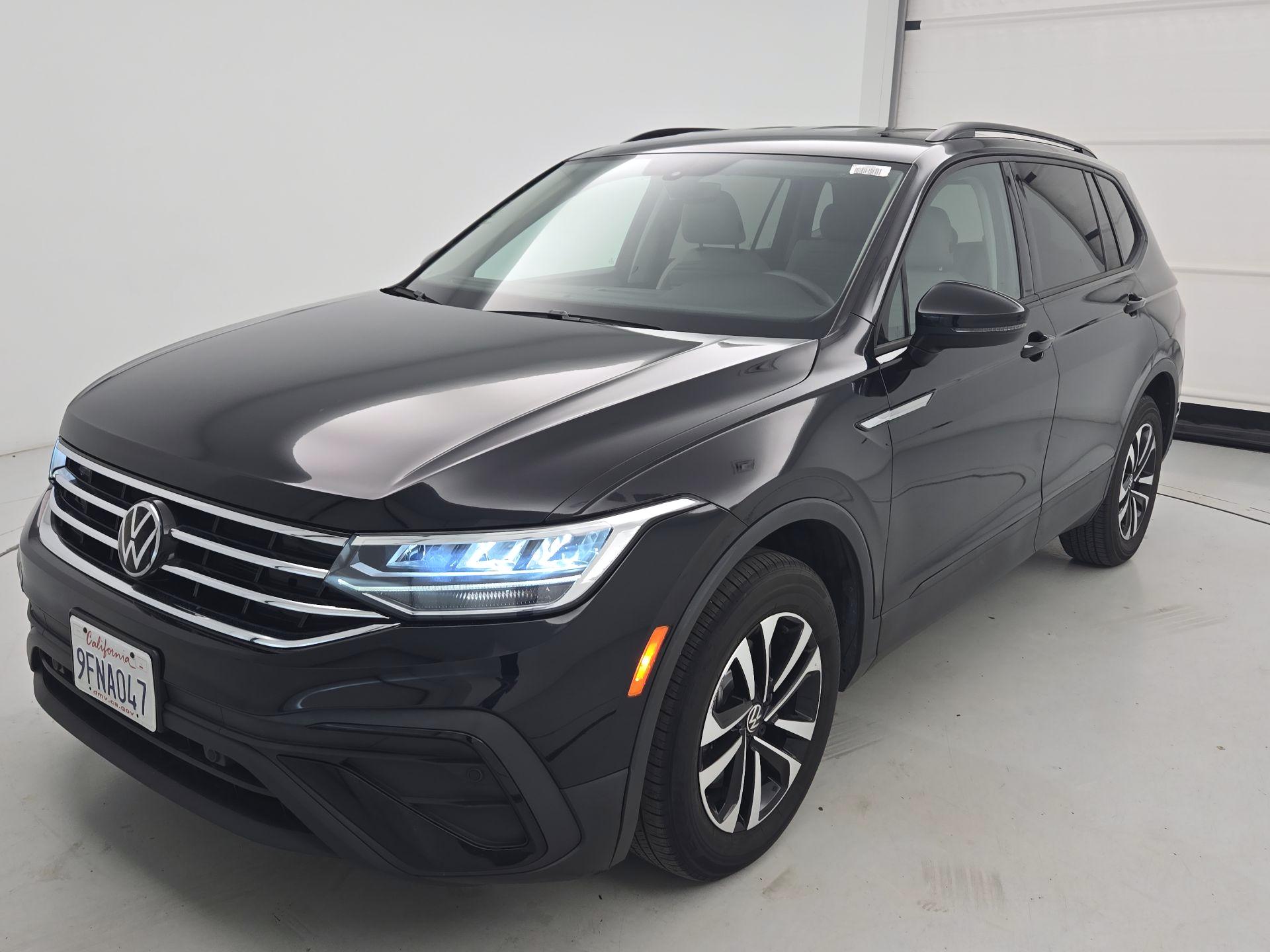 Thumbnail: 2023 Volkswagen Tiguan - 3