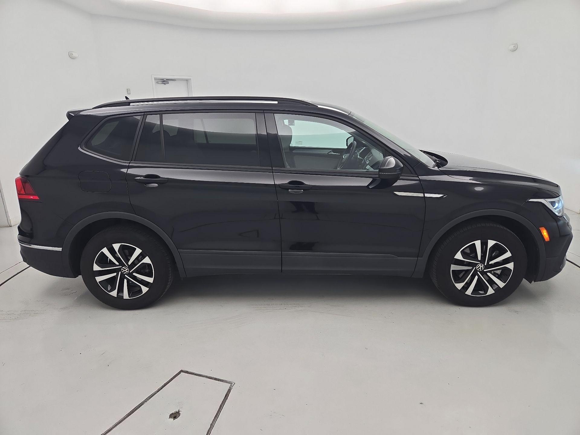 Thumbnail: 2023 Volkswagen Tiguan - 4