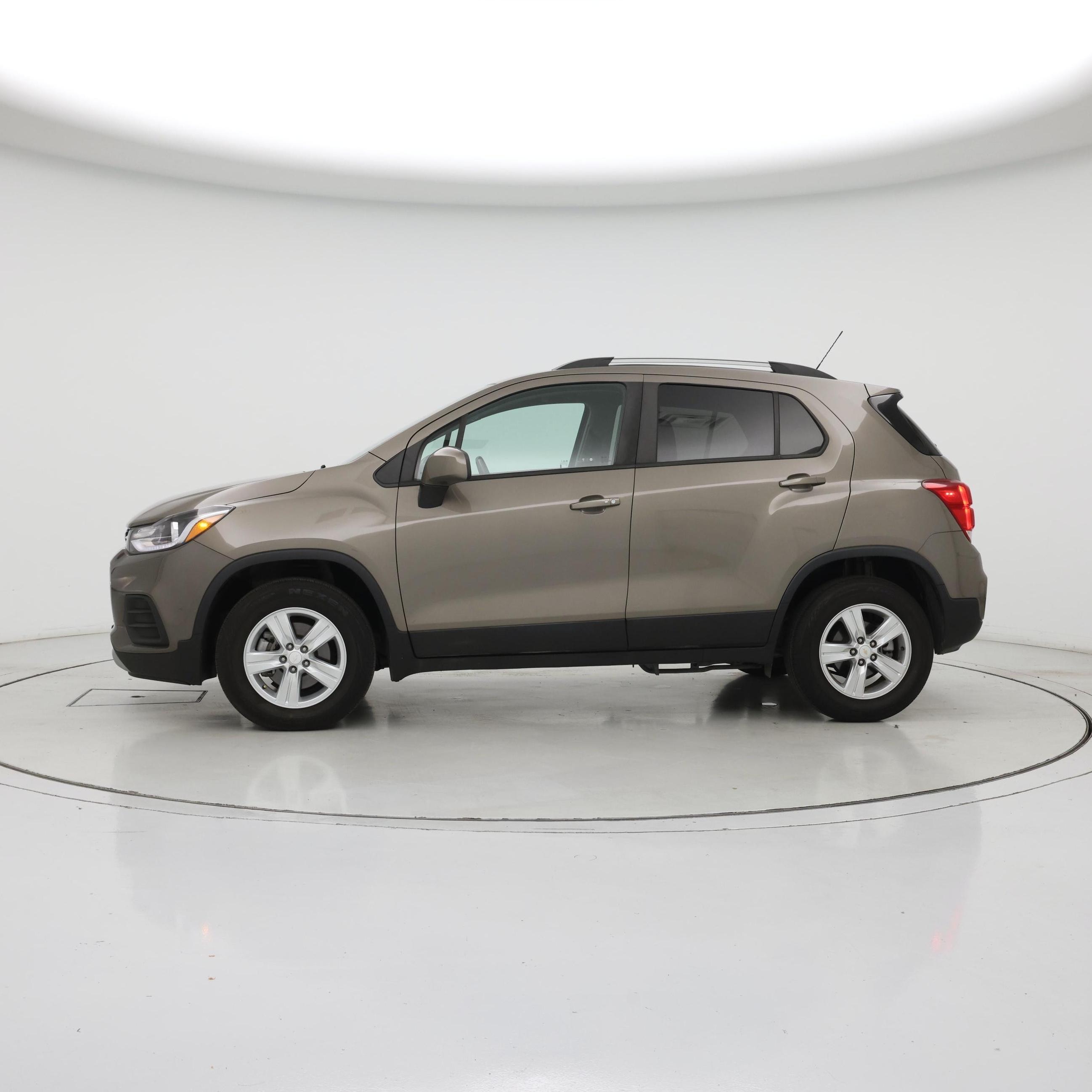Thumbnail: 2022 Chevrolet Trax - 3