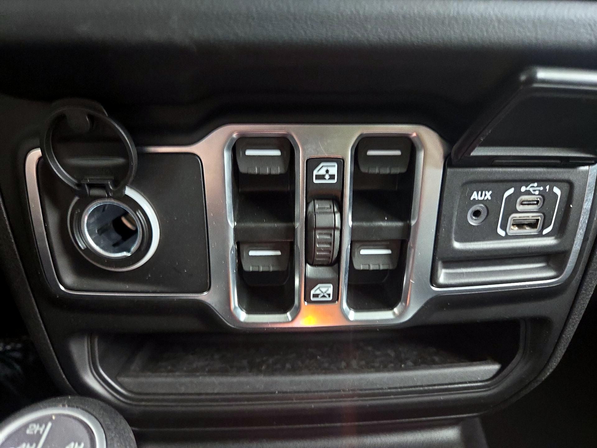 Thumbnail: 2025 Jeep Wrangler - 16