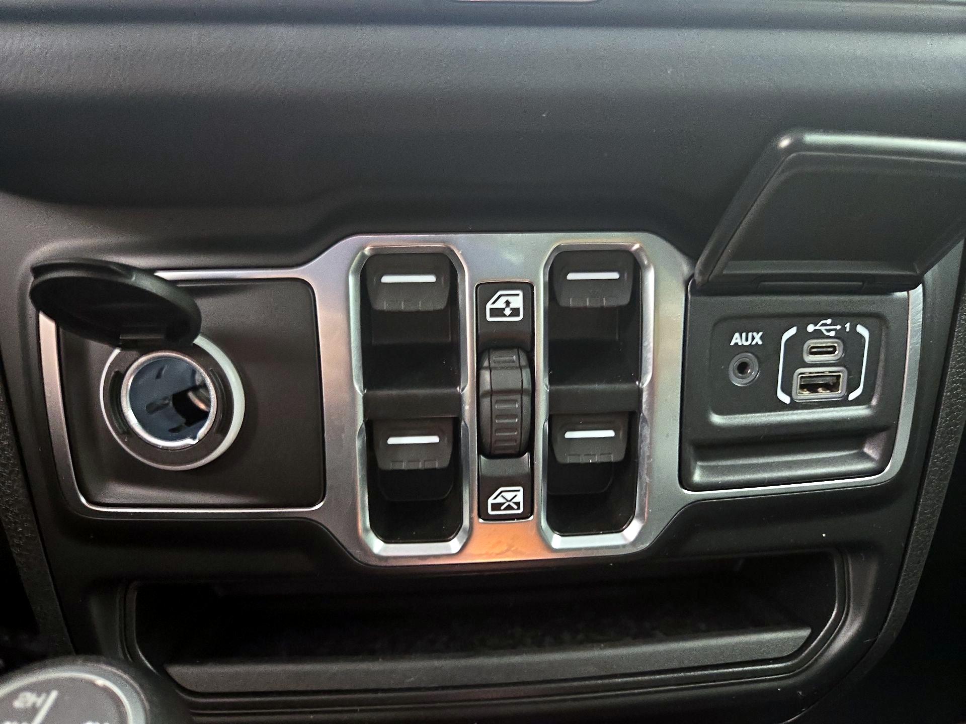 Thumbnail: 2025 Jeep Wrangler - 18