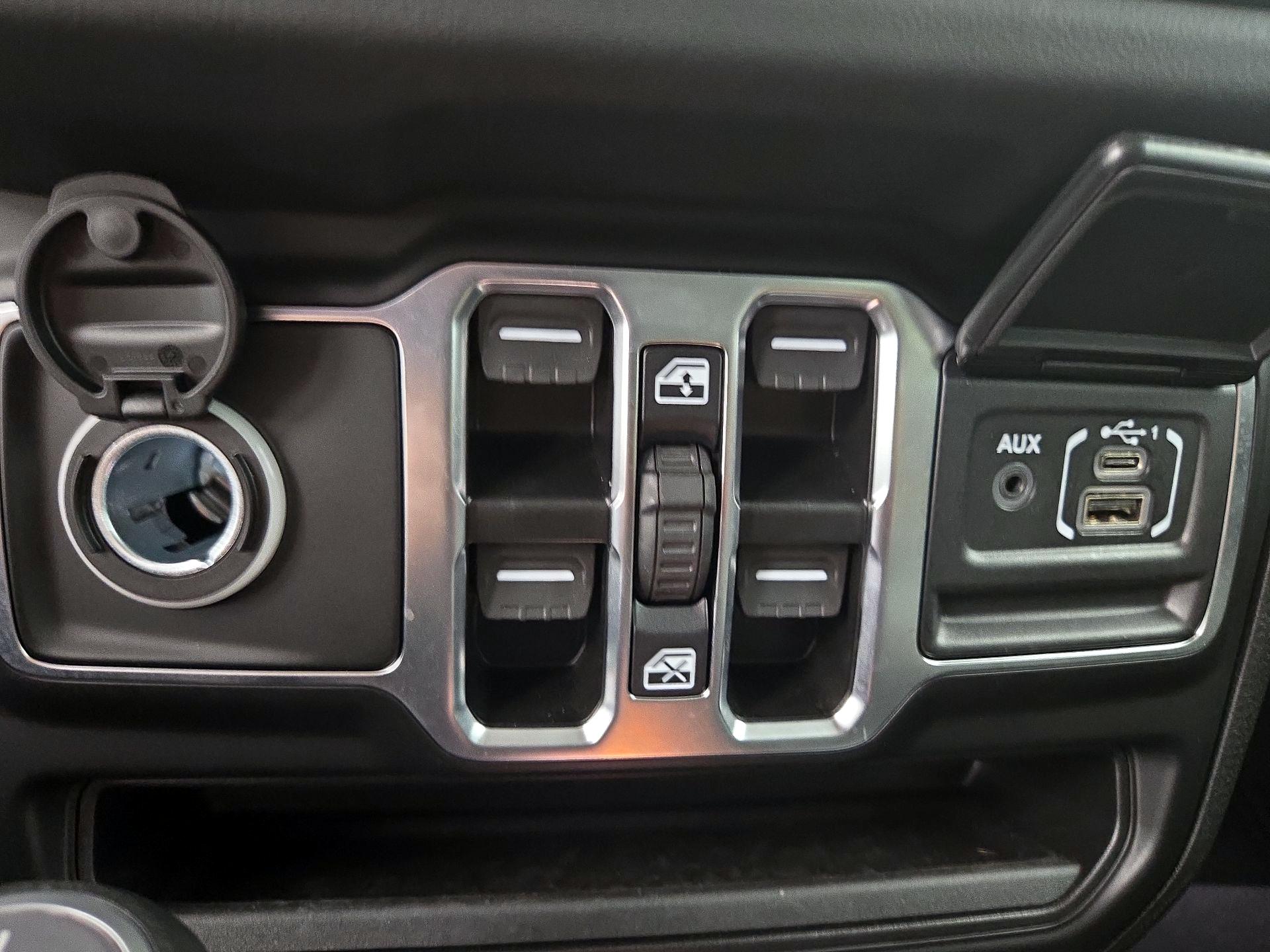 Thumbnail: 2025 Jeep Wrangler - 18