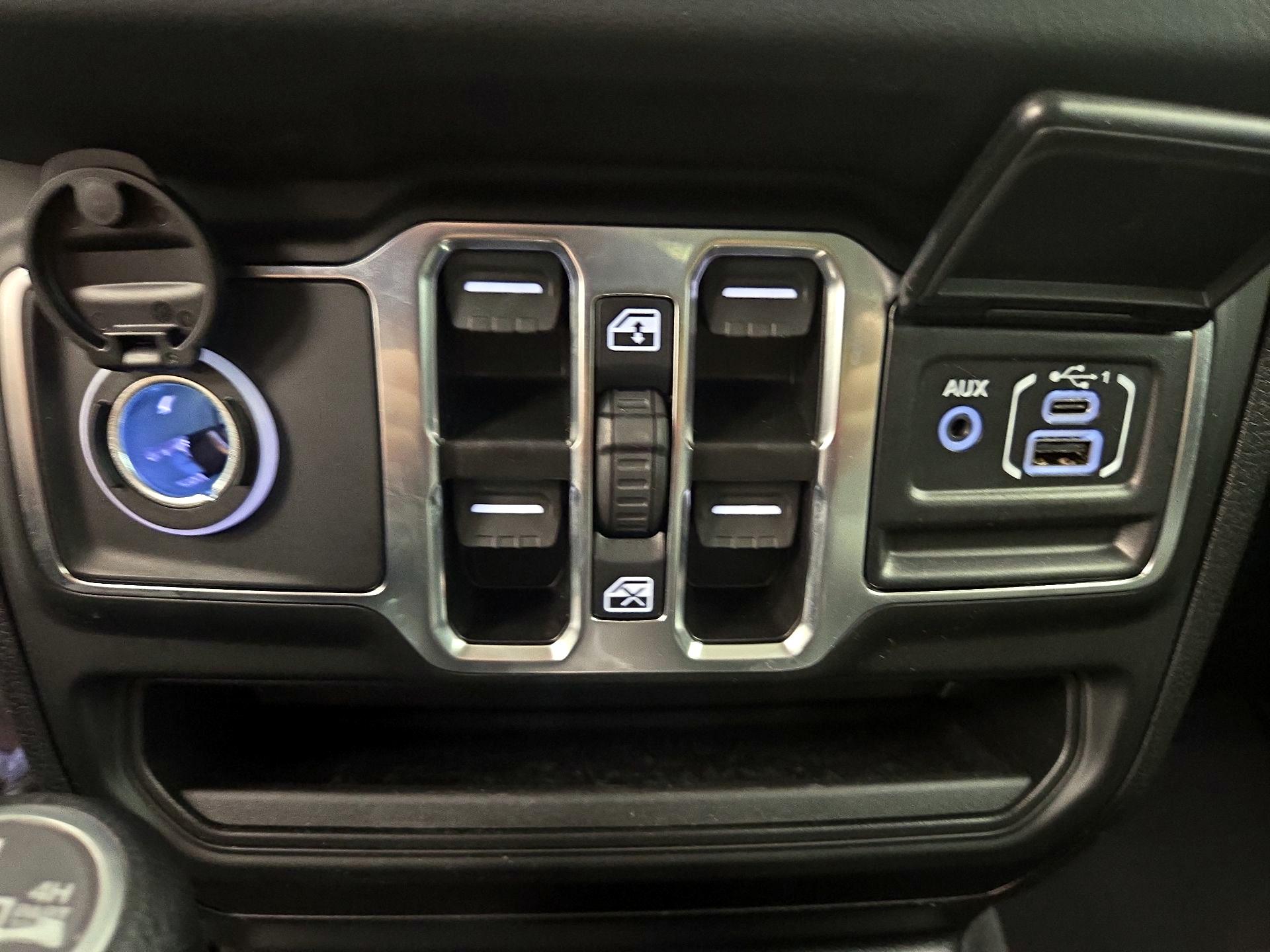 Thumbnail: 2025 Jeep Wrangler - 18