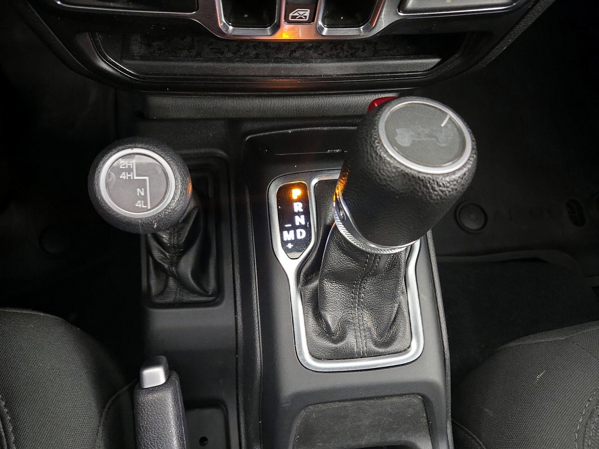 Thumbnail: 2022 Jeep Wrangler - 15
