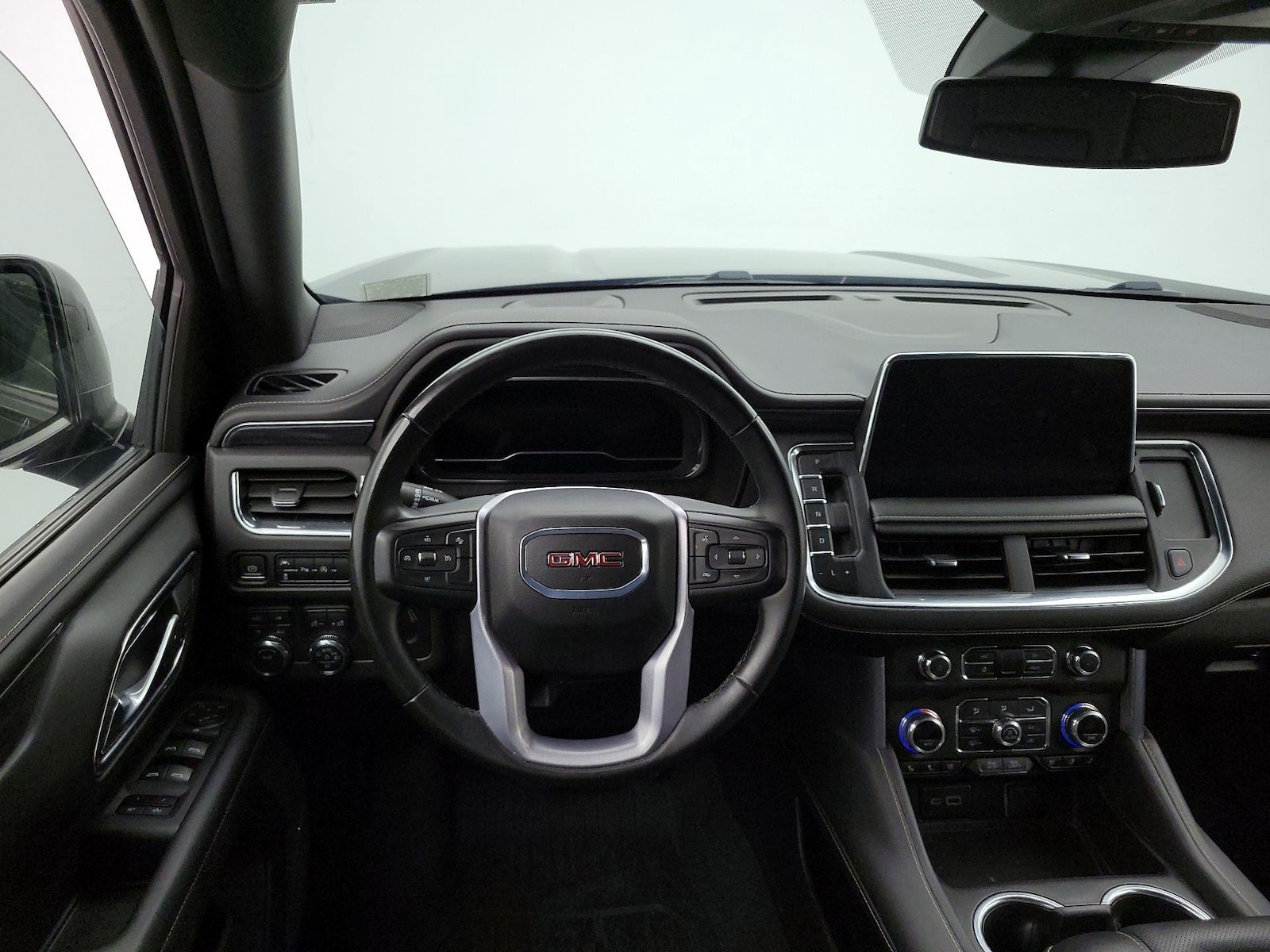 2024 GMC Yukon SLT - Photo 11