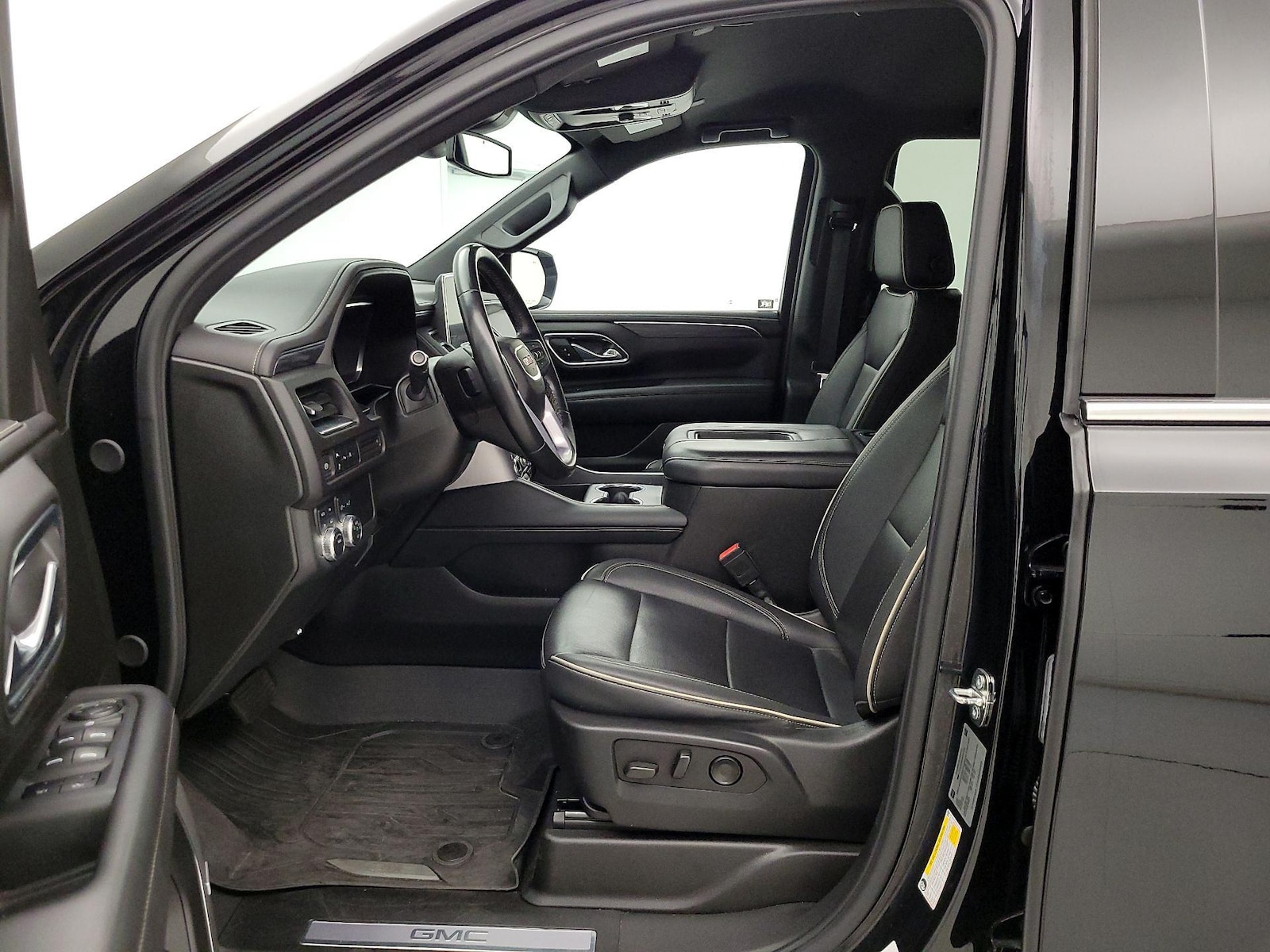 2024 GMC Yukon SLT - Photo 12