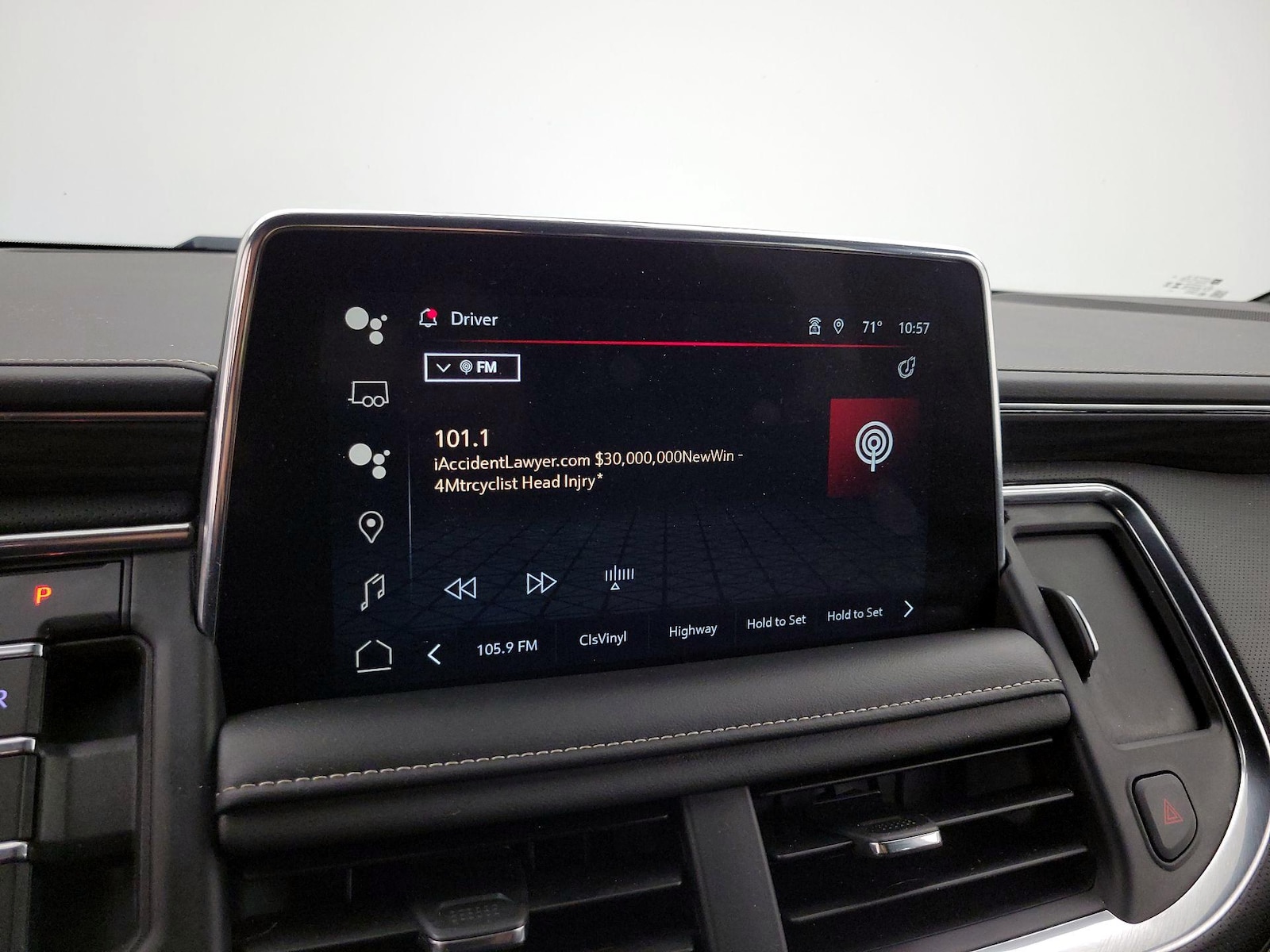 2024 GMC Yukon SLT - Photo 16