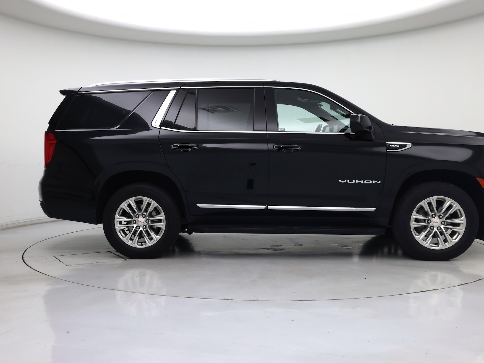 2024 GMC Yukon SLT - Photo 8