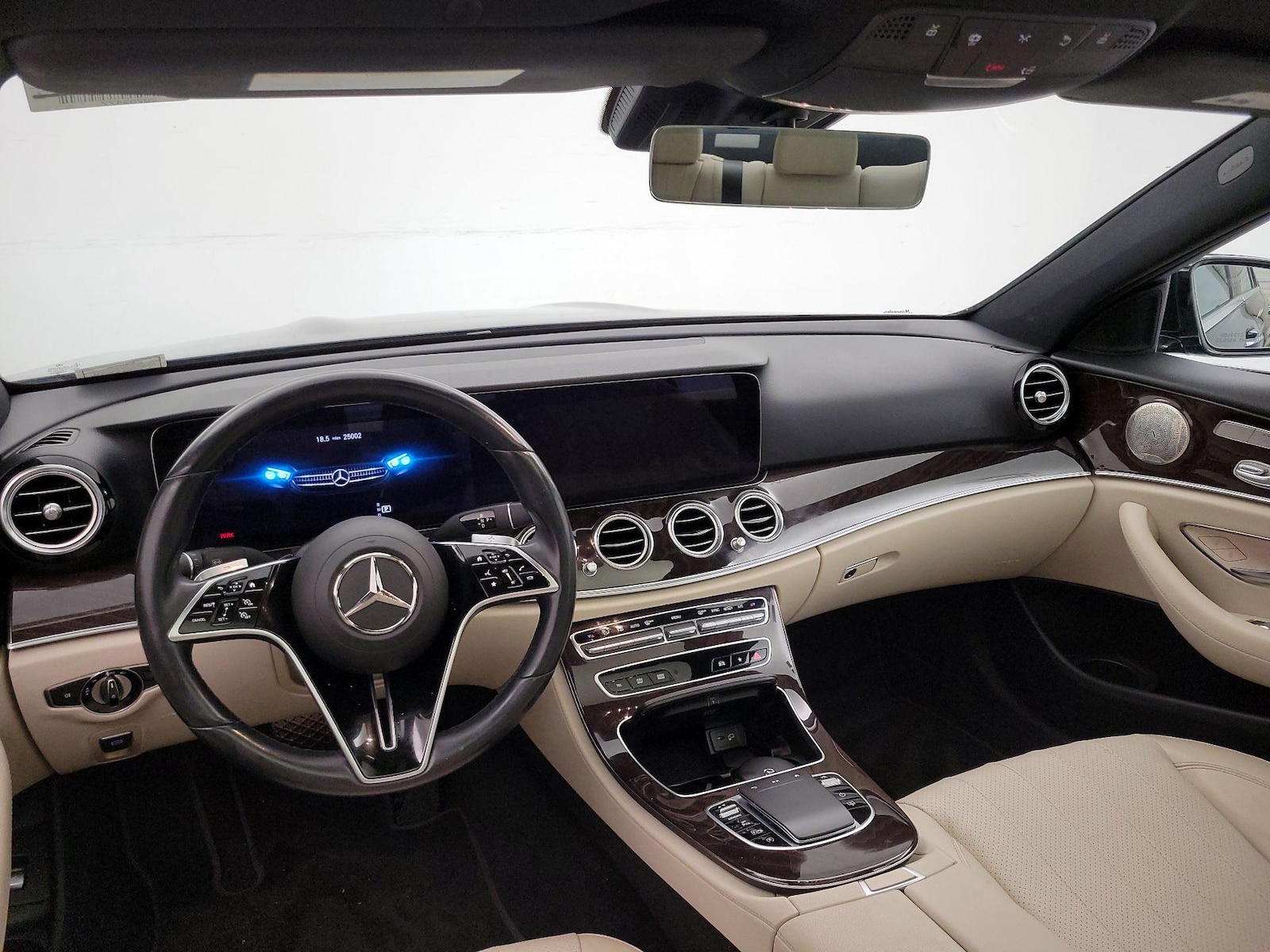 2022 Mercedes-Benz E-Class E350 - Photo 10
