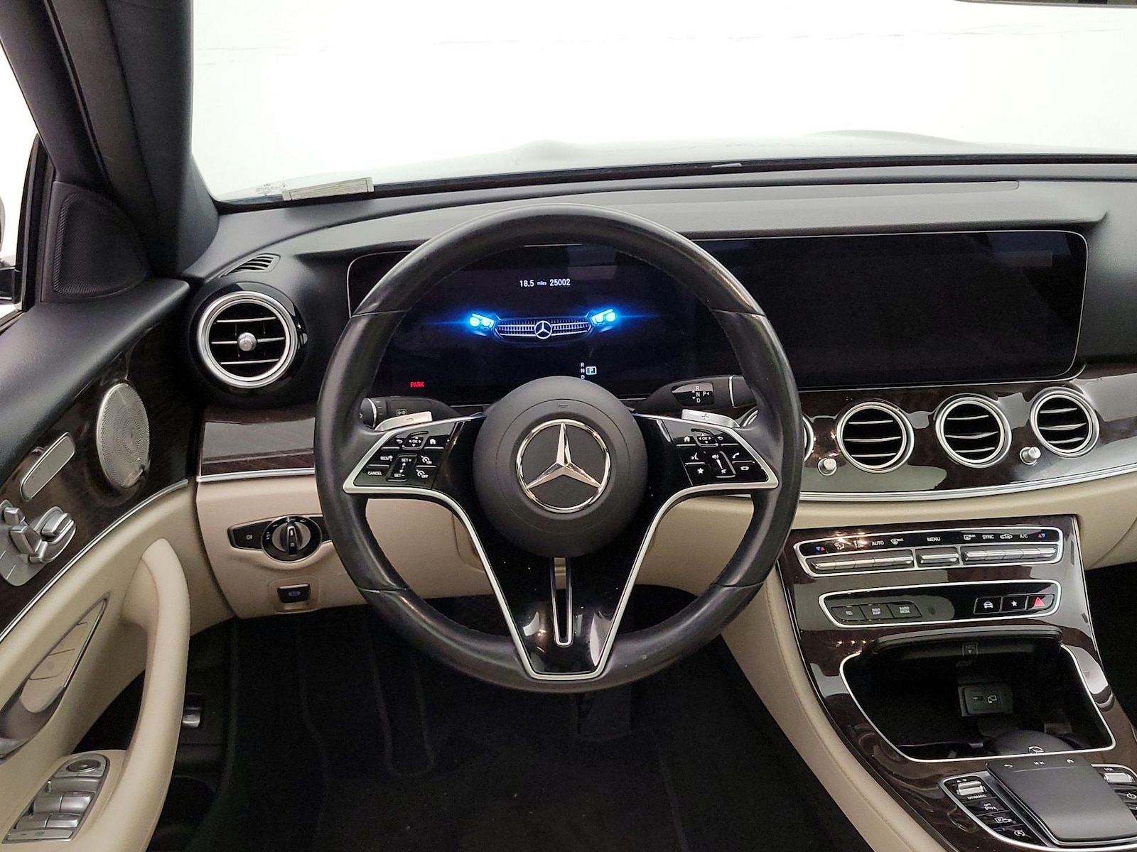 2022 Mercedes-Benz E-Class E350 - Photo 11