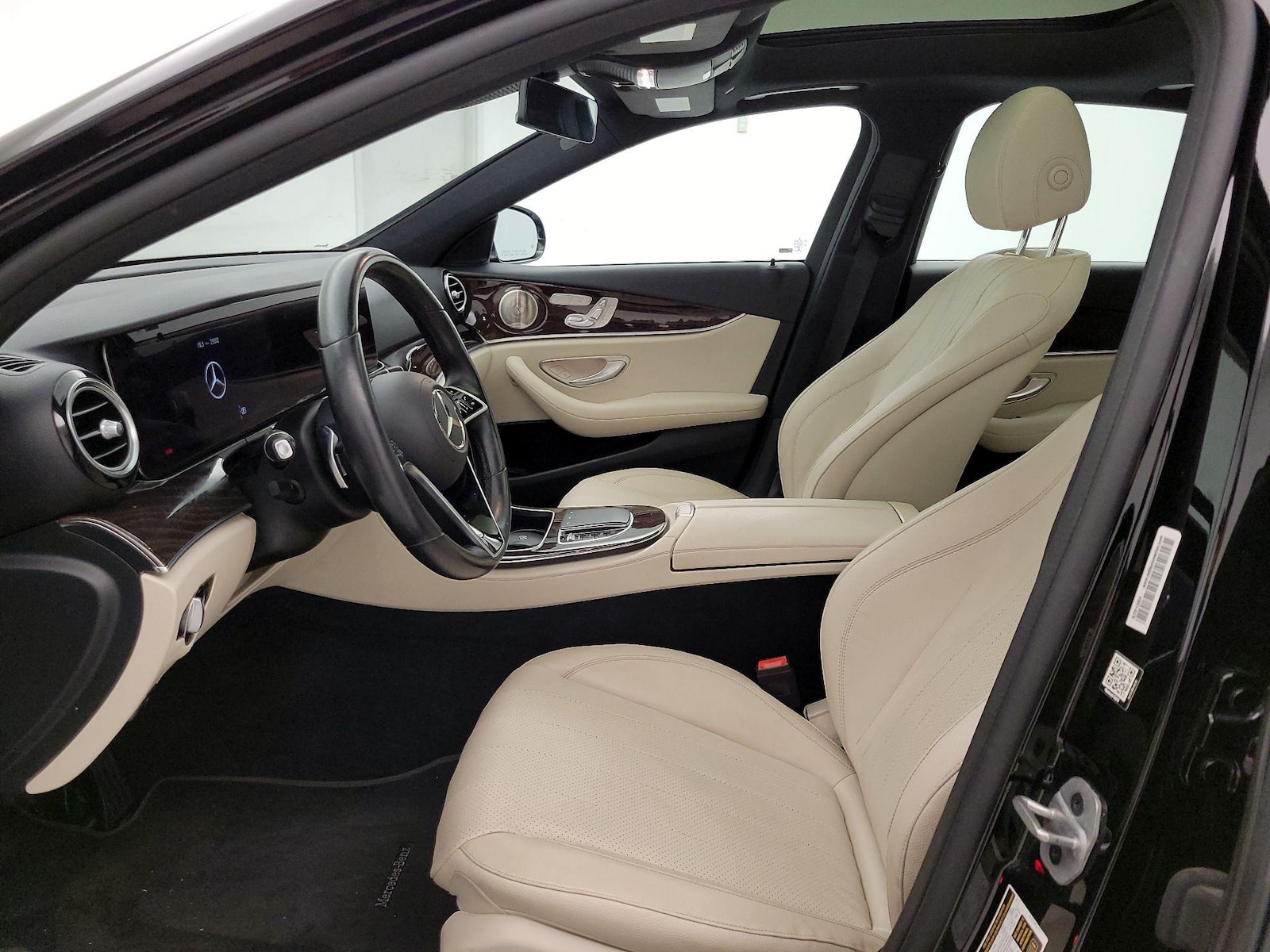 2022 Mercedes-Benz E-Class E350 - Photo 12